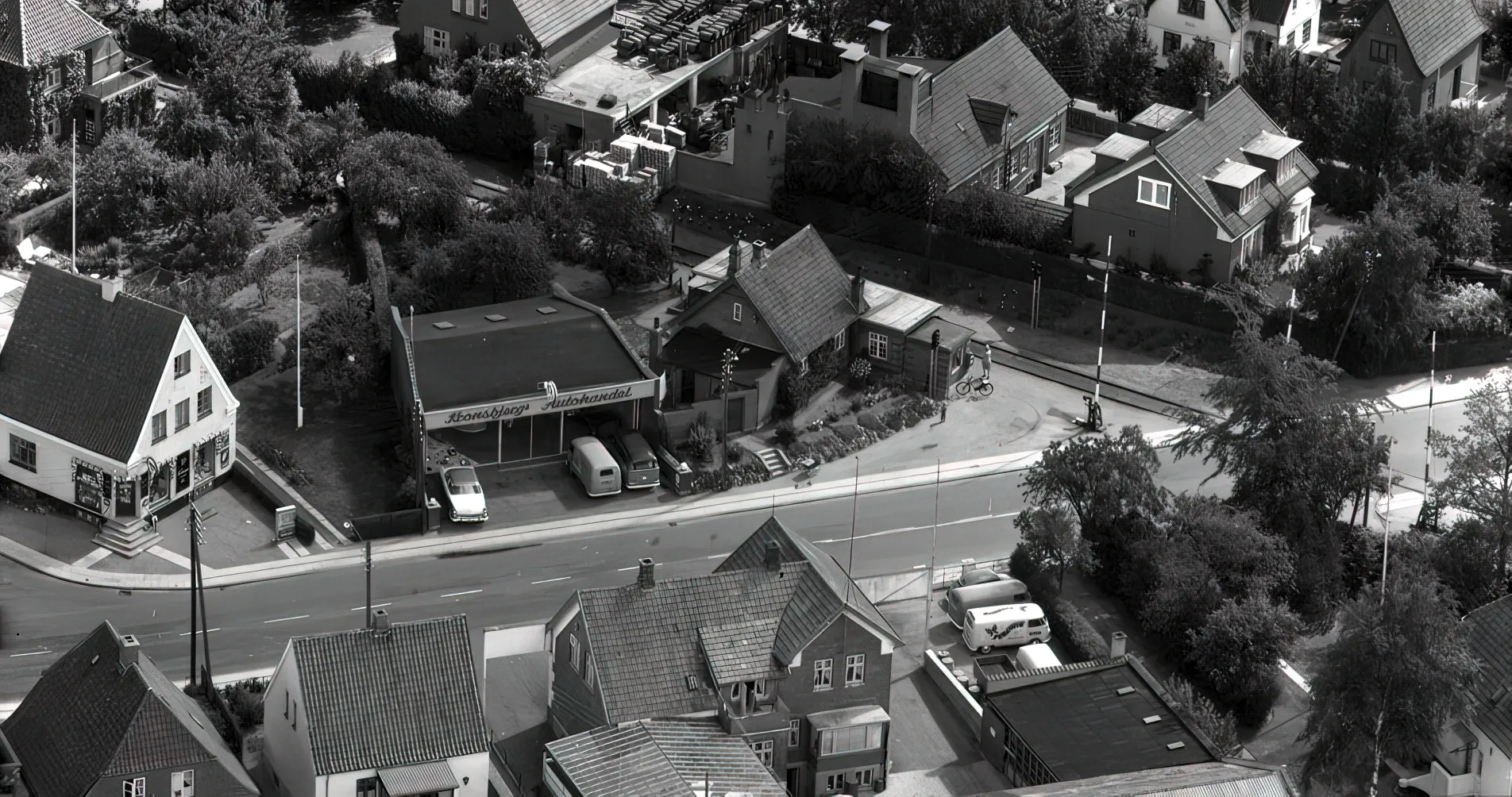 Billede af Snapind Holdeplads, som ligger lige til højre for Kronsbjerg Autohandel. Billede af Snapind Holdeplads, som ligger lige til højre for Kronsbjerg Autohandel.