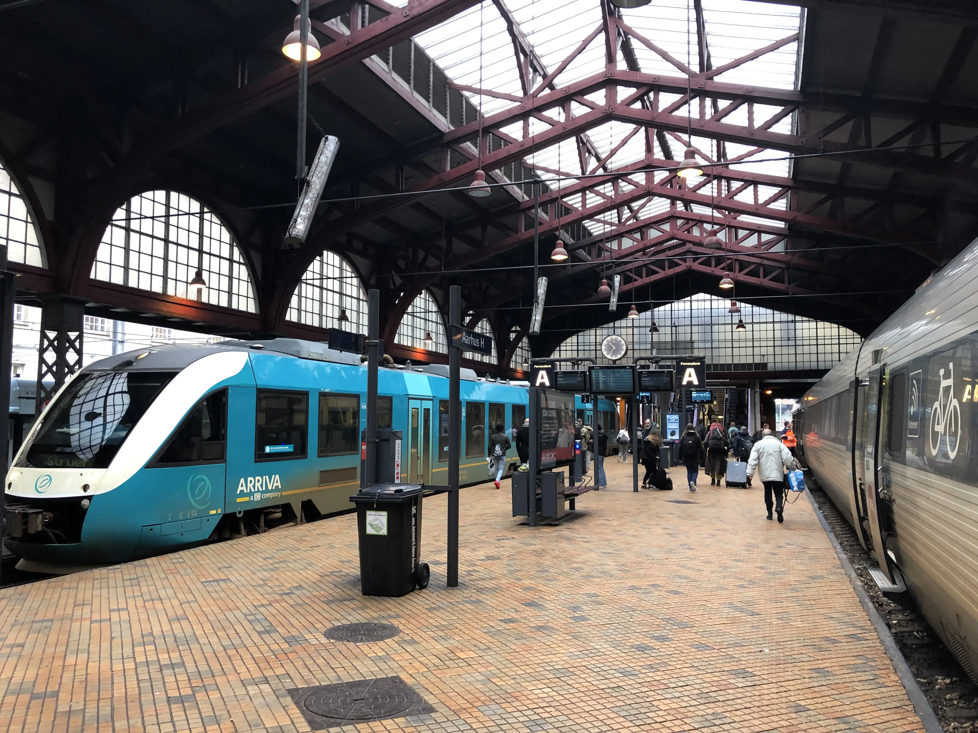 Billede af ARRIVA AR 1008 fotograferet ud for Aarhus Hovedbanegård. Billede af ARRIVA AR 1008 fotograferet ud for Aarhus Hovedbanegård.