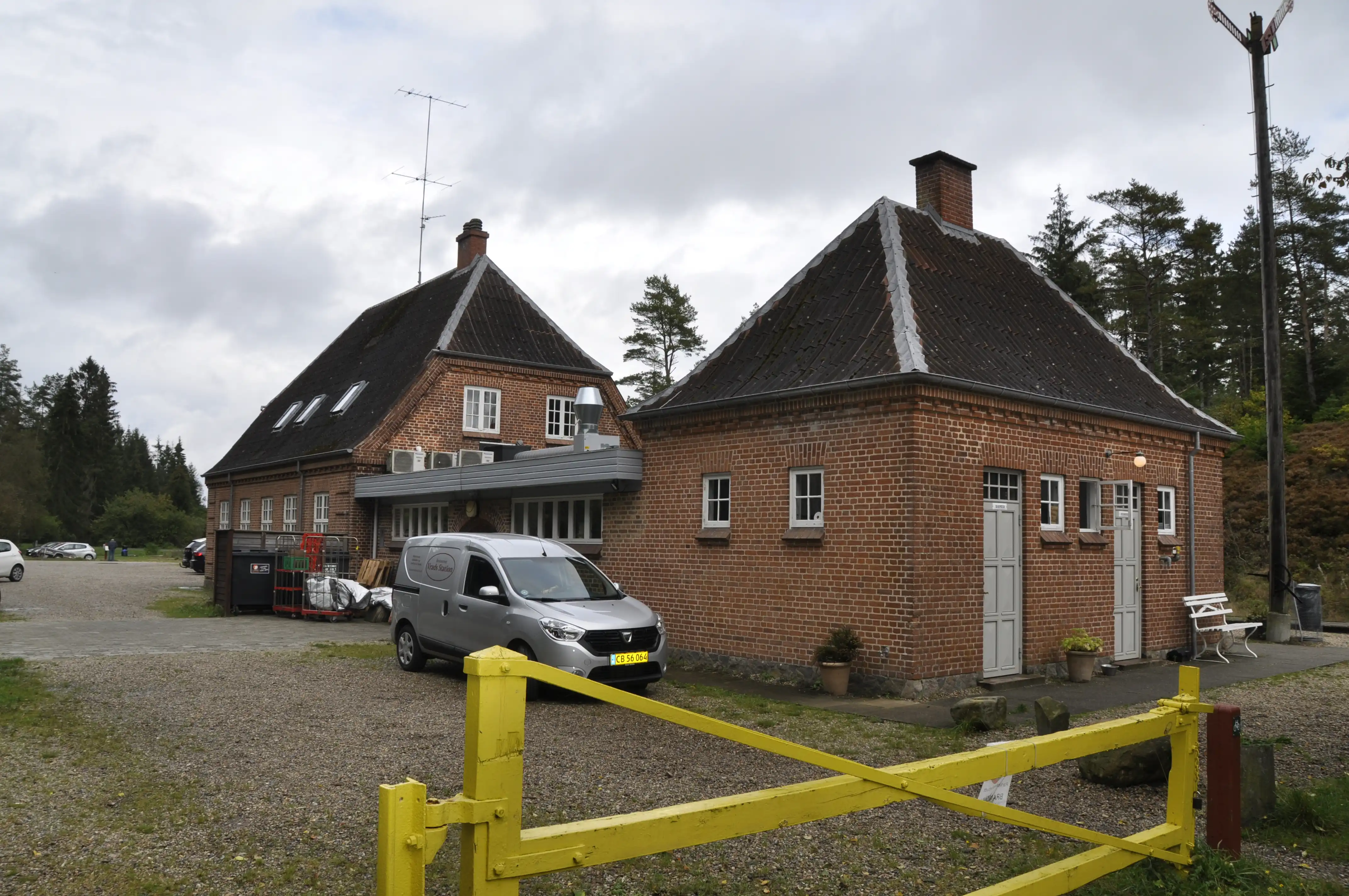 Billede af Vrads Station. Billede af Vrads Station.
