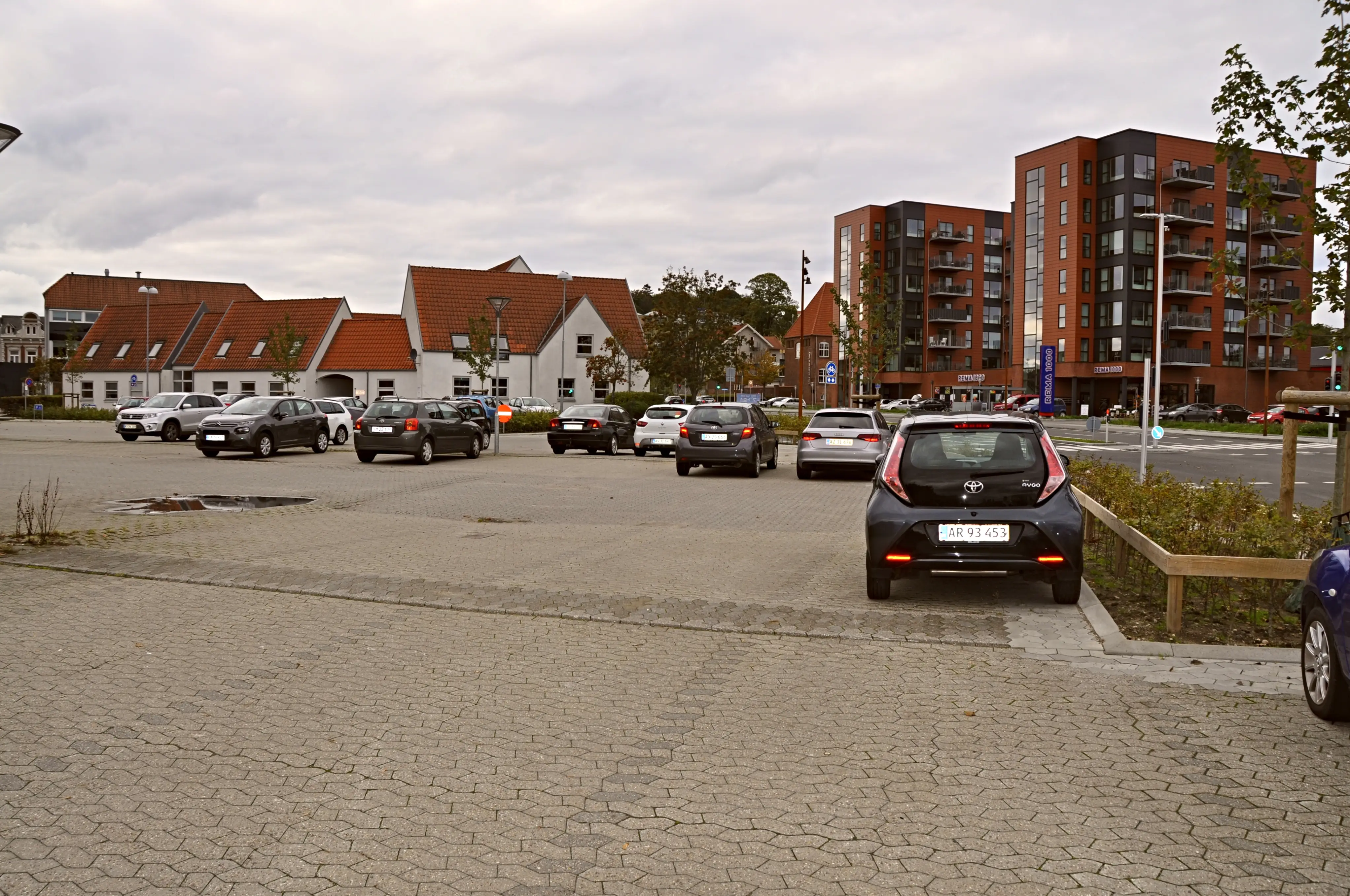 Billede af Aabenraa Nørreport Trinbræt, som lå midt til højre i billedet. Her set med retning mod Løgumkloster. Billede af Aabenraa Nørreport Trinbræt, som lå midt til højre i billedet. Her set med retning mod Løgumkloster.