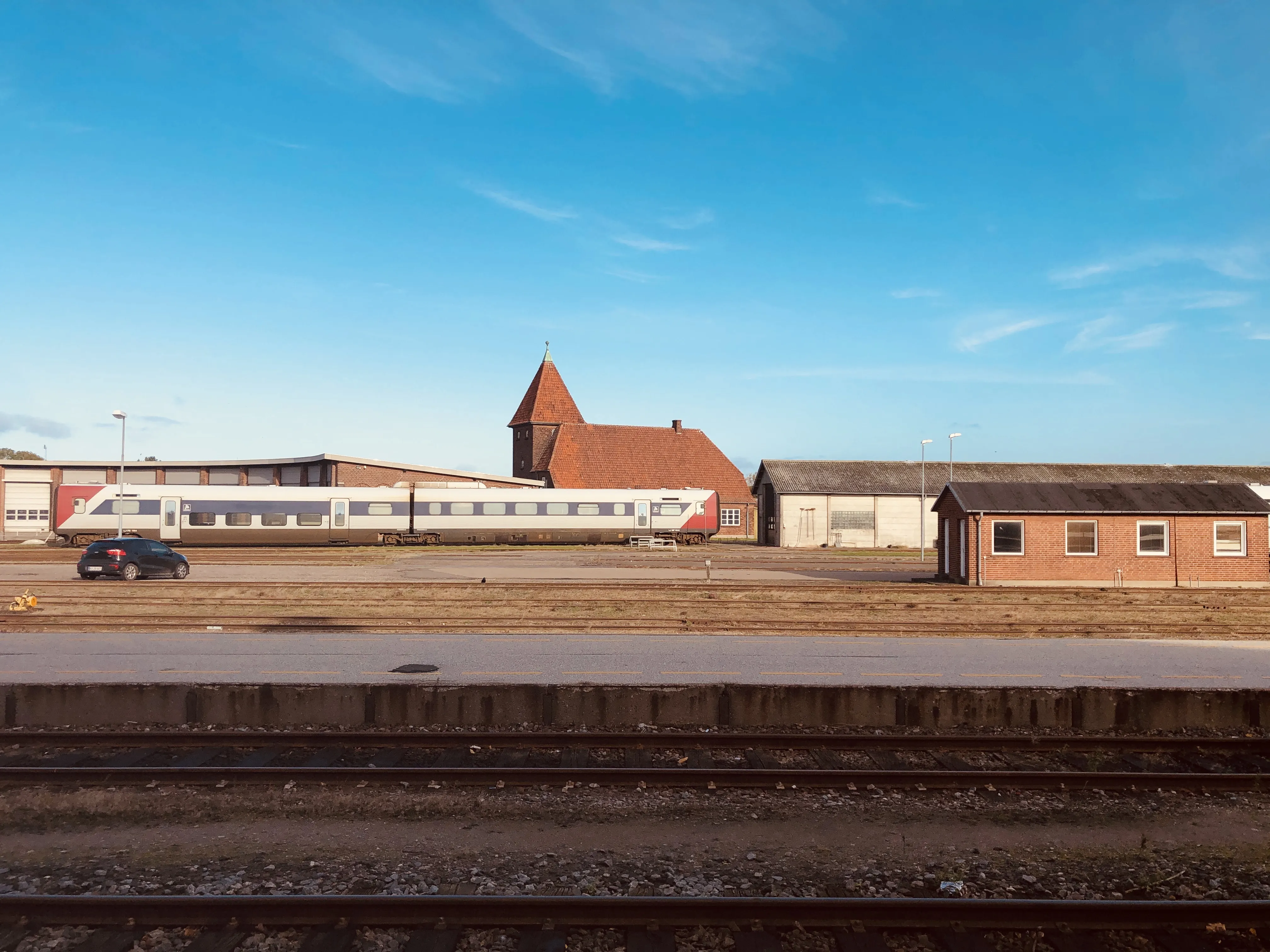 Billede af LT MF 1044, tidligere GDS-HFHJ MF 1044 - fotograferet ud for Nakskov Station. Billede af LT MF 1044, tidligere GDS-HFHJ MF 1044 - fotograferet ud for Nakskov Station.