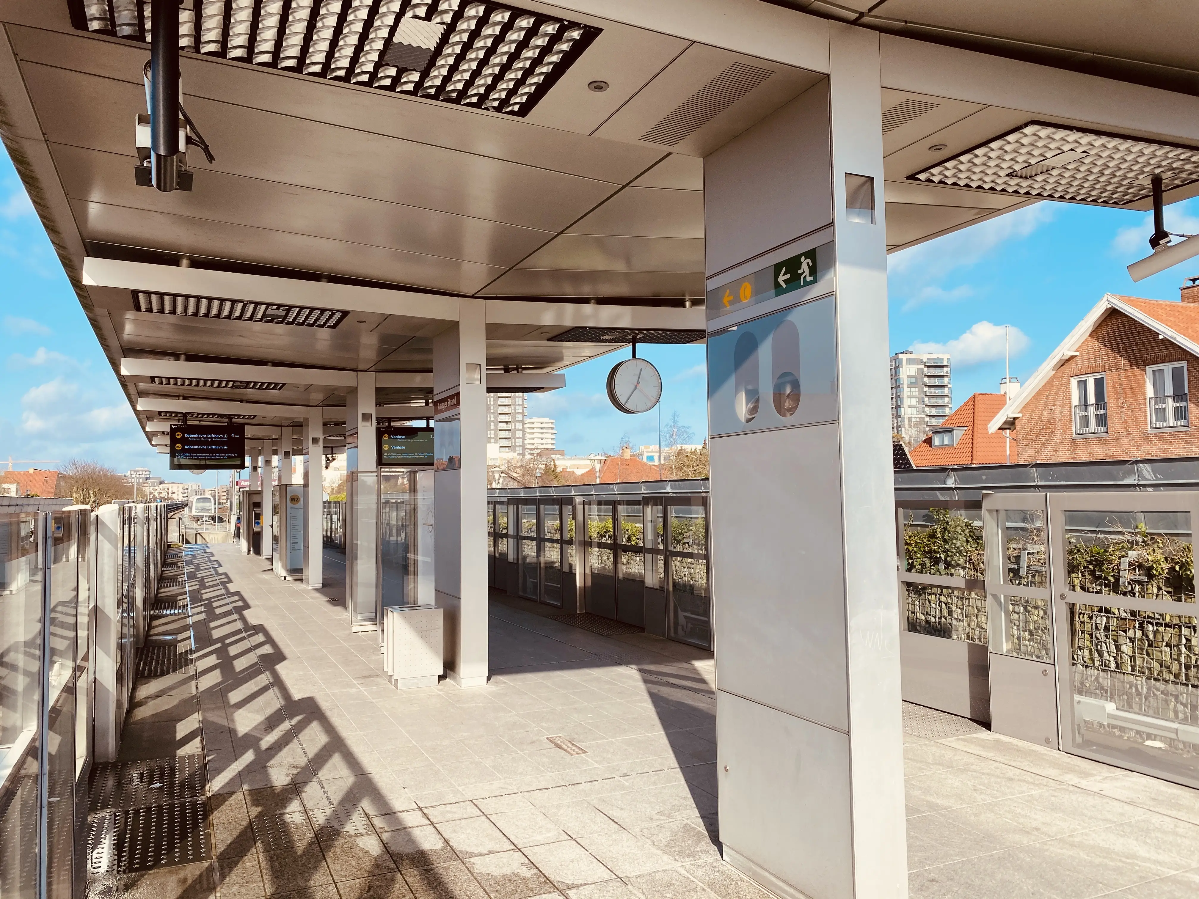 Amager Strand Metrostation ligger tæt på hvor Engvej Trinbræt oprindelig lå Amager Strand Metrostation ligger tæt på hvor Engvej Trinbræt oprindelig lå