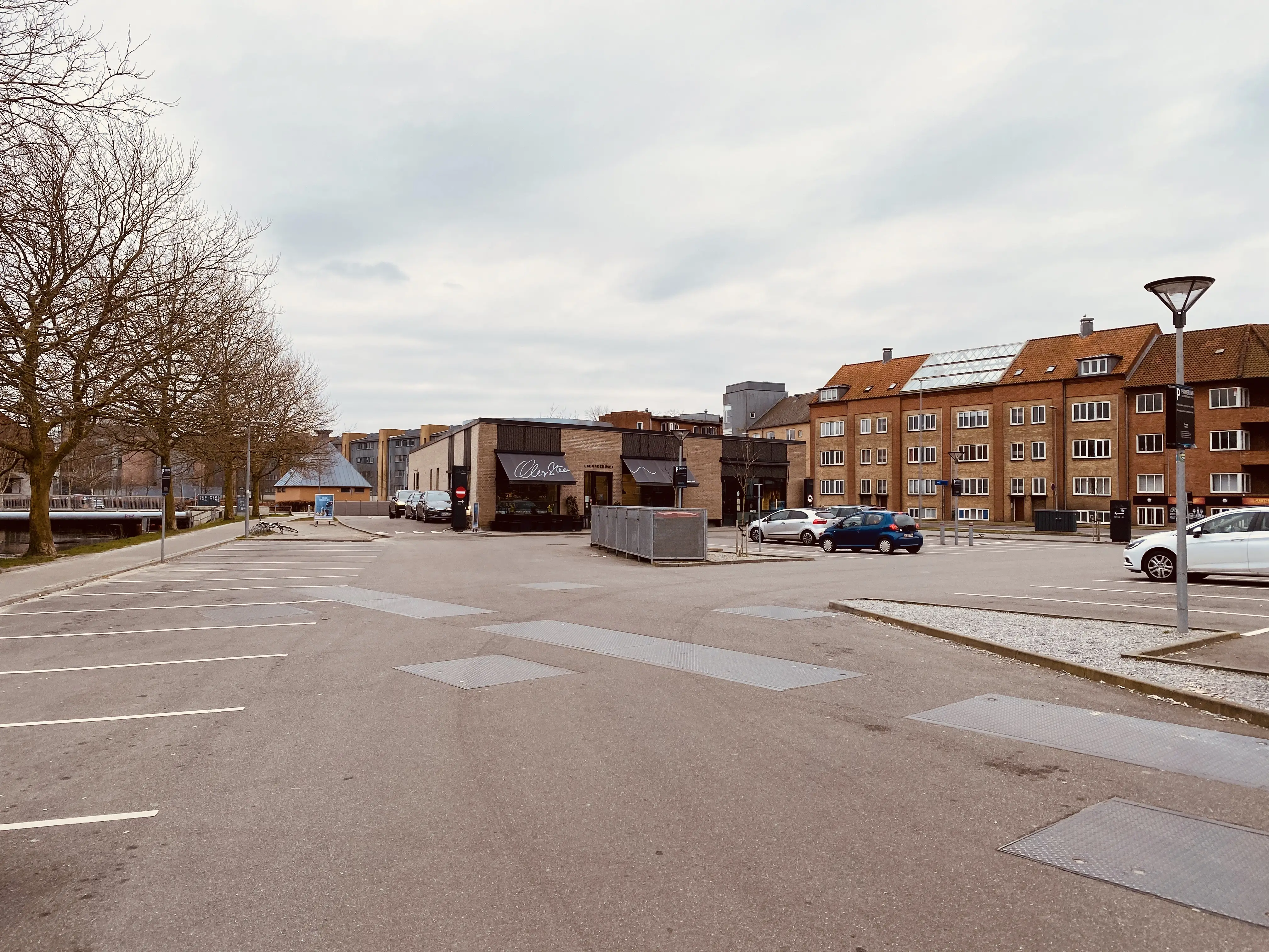Billede af Kolding Sydbanegård, som er nedrevet, men har ligget her ud for Lagkagehuset. Billede af Kolding Sydbanegård, som er nedrevet, men har ligget her ud for Lagkagehuset.