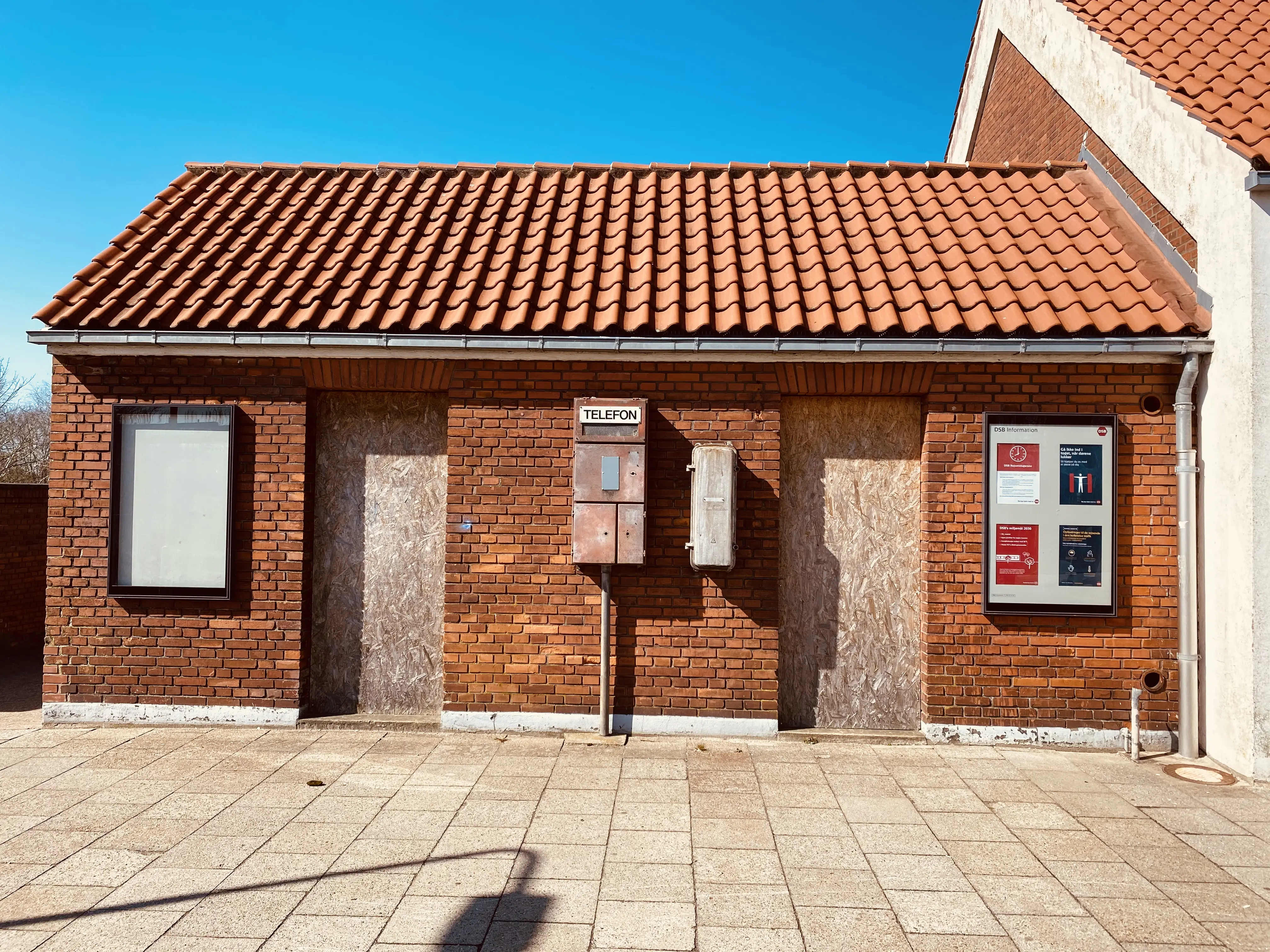 Billede af Retiradebygningen ved Vamdrup Station. Billede af Retiradebygningen ved Vamdrup Station.