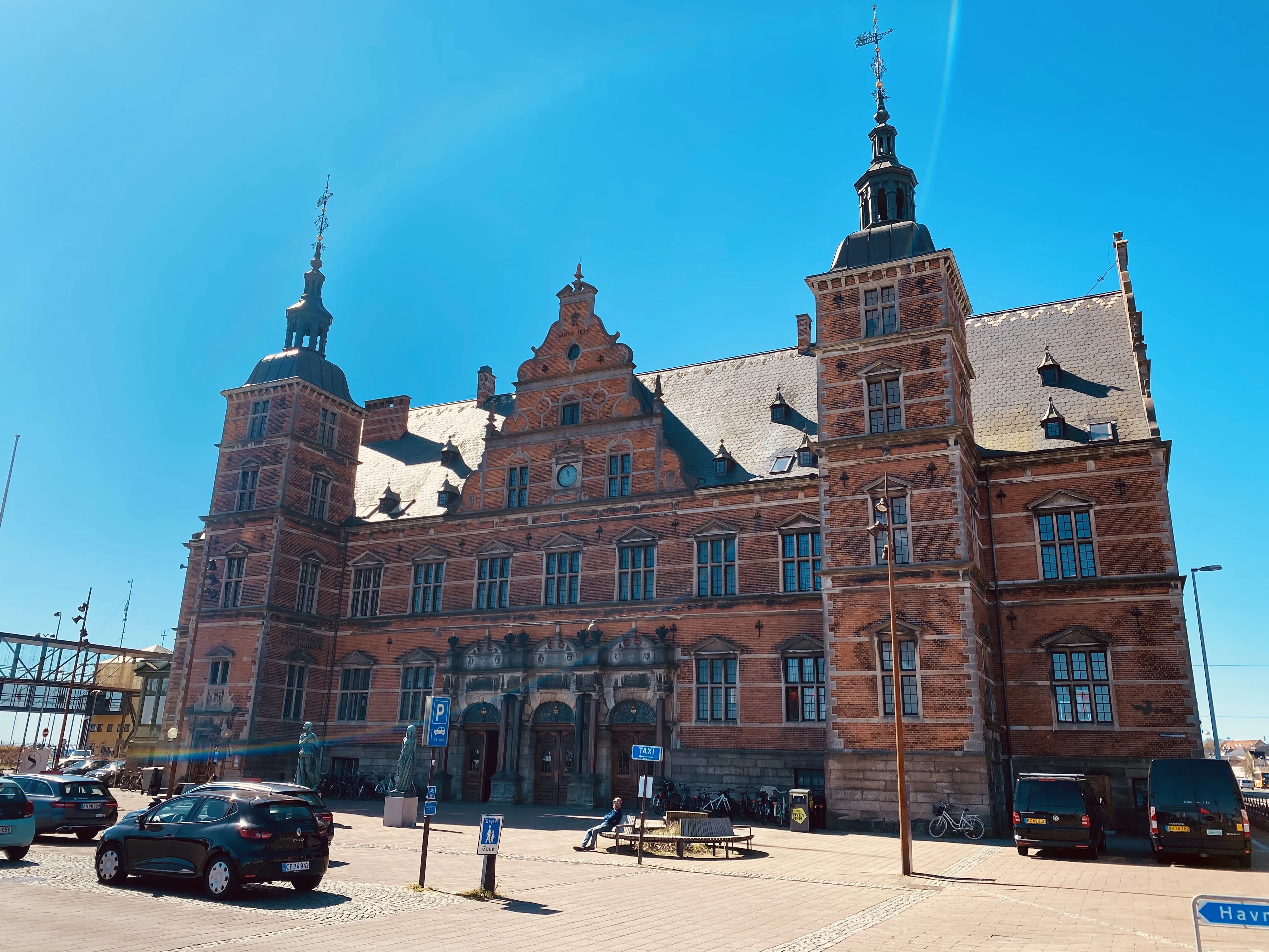 Billede af Helsingør Banegård. Billede af Helsingør Banegård.
