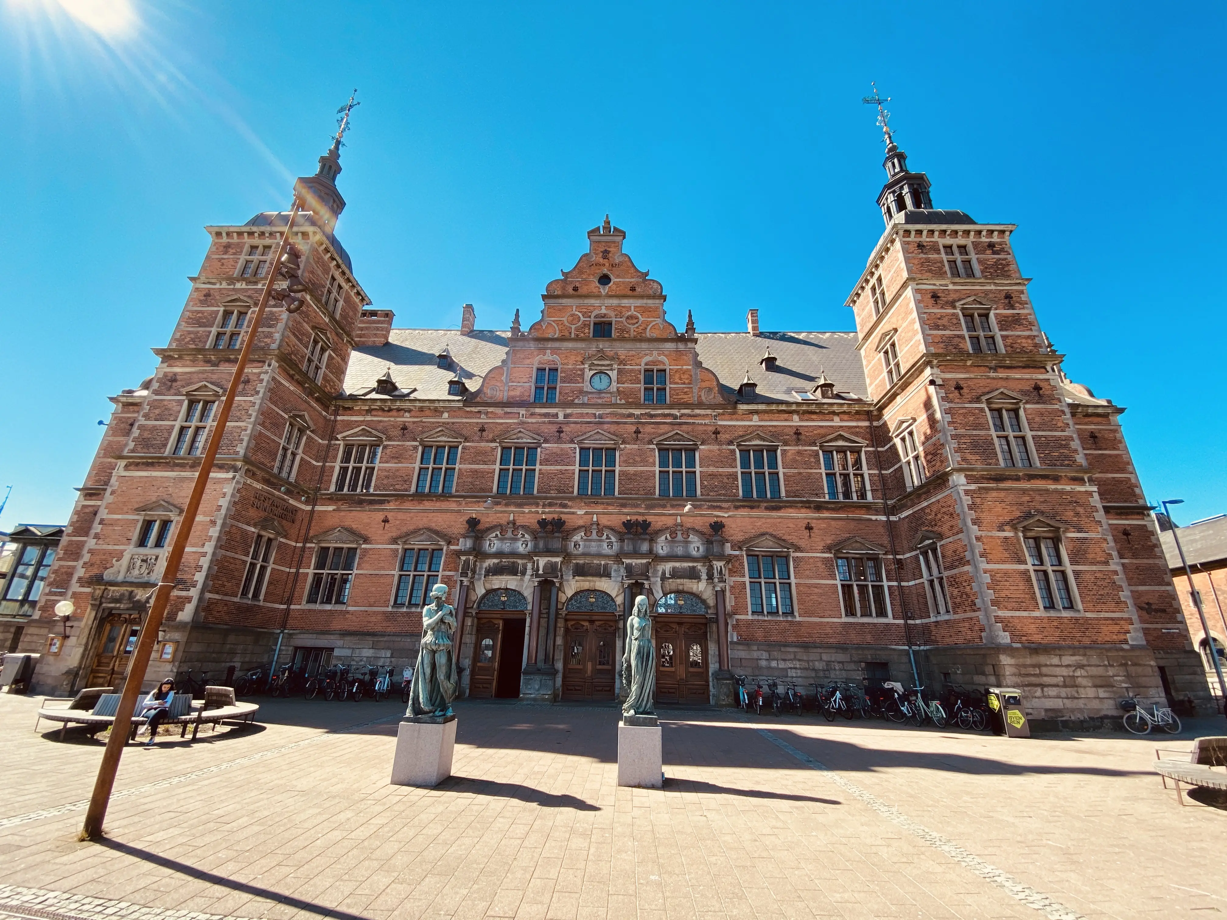 Billede af Helsingør Banegård. Billede af Helsingør Banegård.