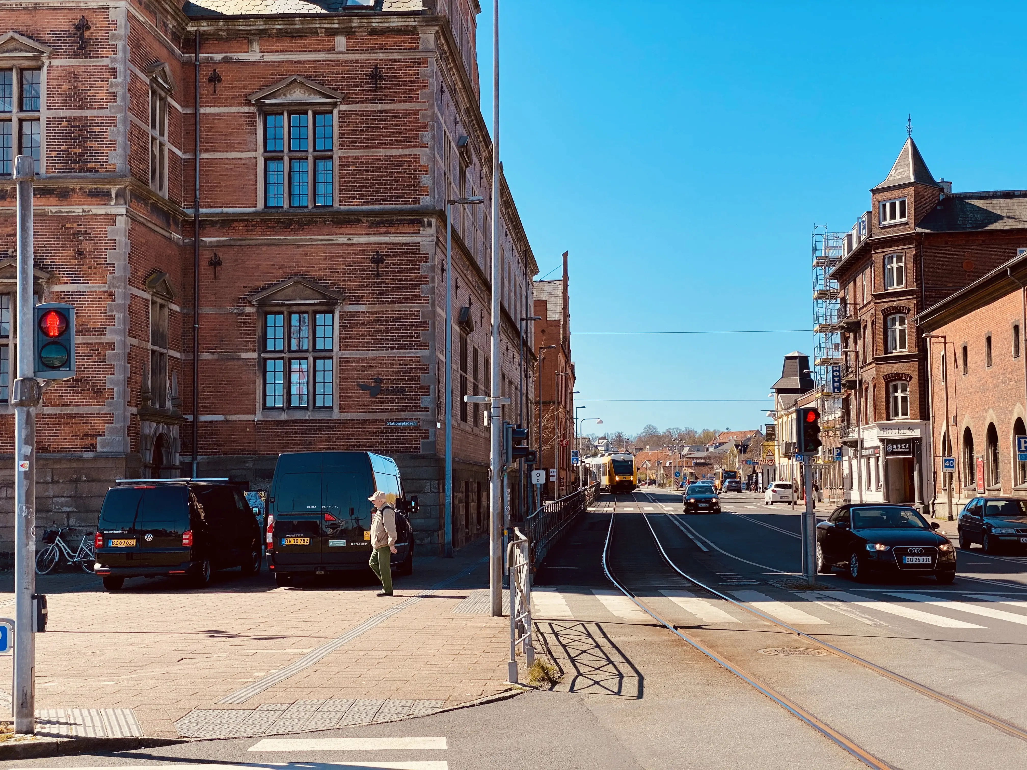 Billede af Helsingør-Hornbæk-Gilleleje toget på vej mod Gilleleje via havnebanen fra Helsingør Banegård. Billede af Helsingør-Hornbæk-Gilleleje toget på vej mod Gilleleje via havnebanen fra Helsingør Banegård.