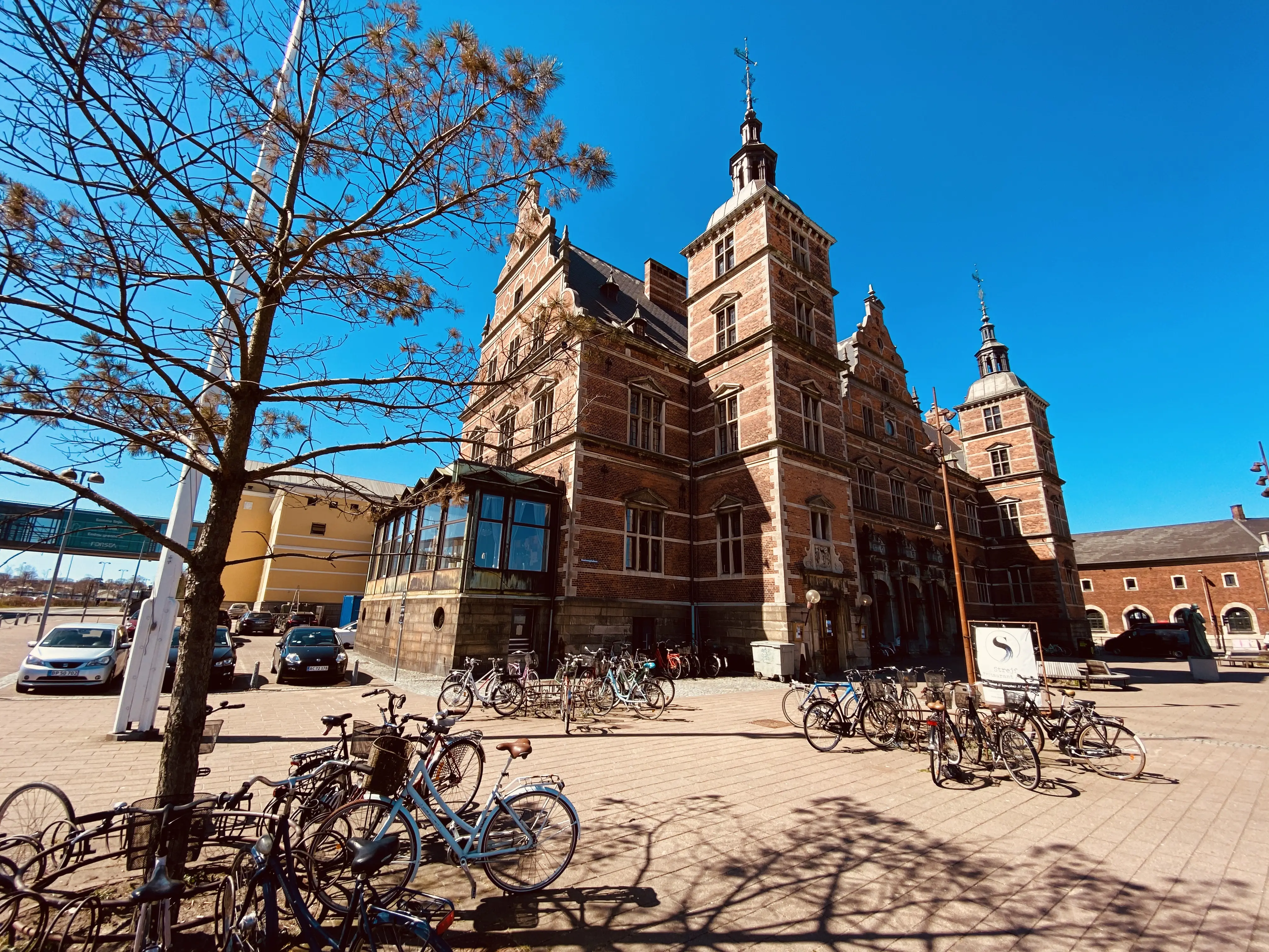Billede af Helsingør Banegård. Billede af Helsingør Banegård.