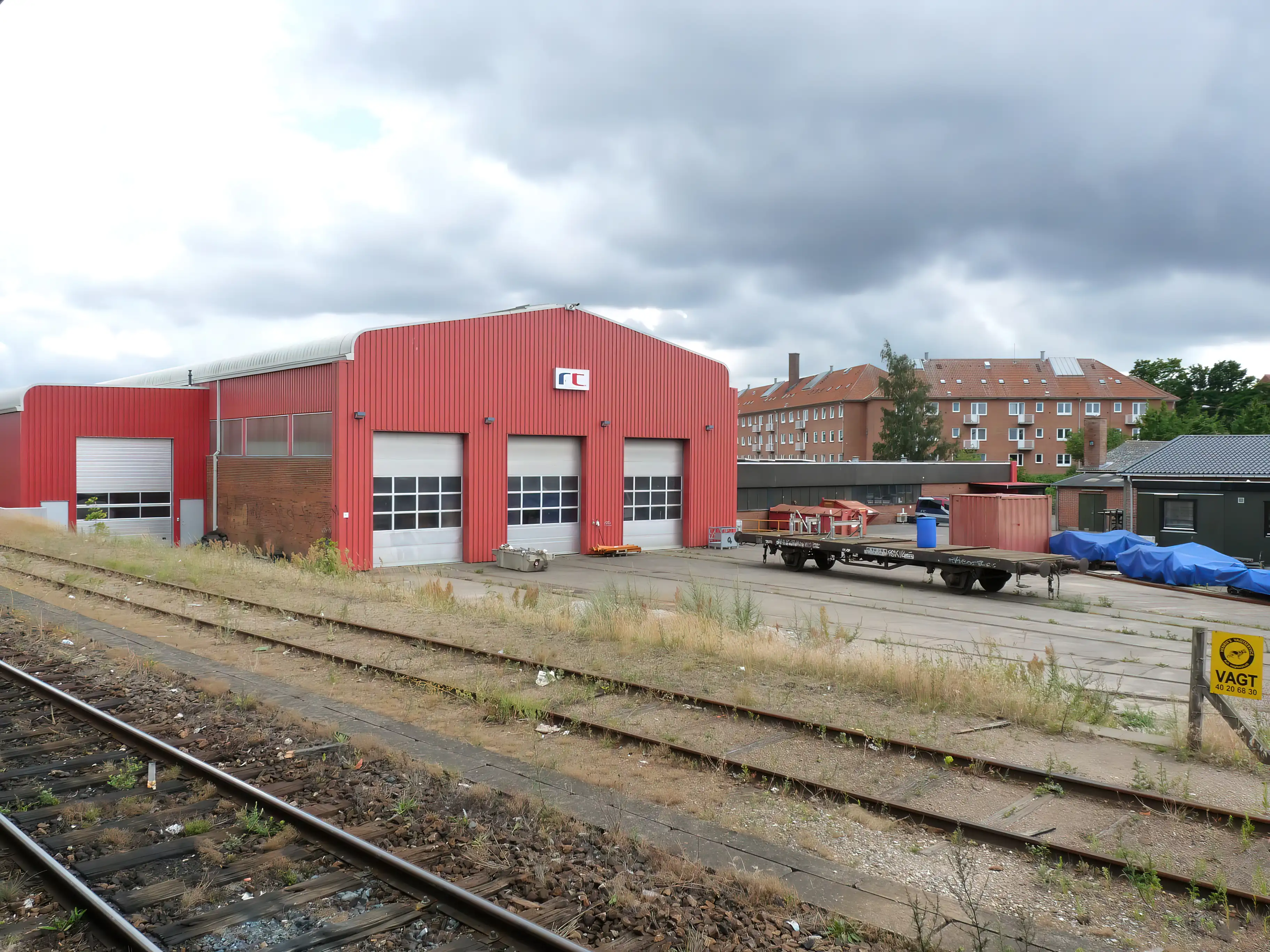 Billede af Holbæk Stations remise. Billede af Holbæk Stations remise.
