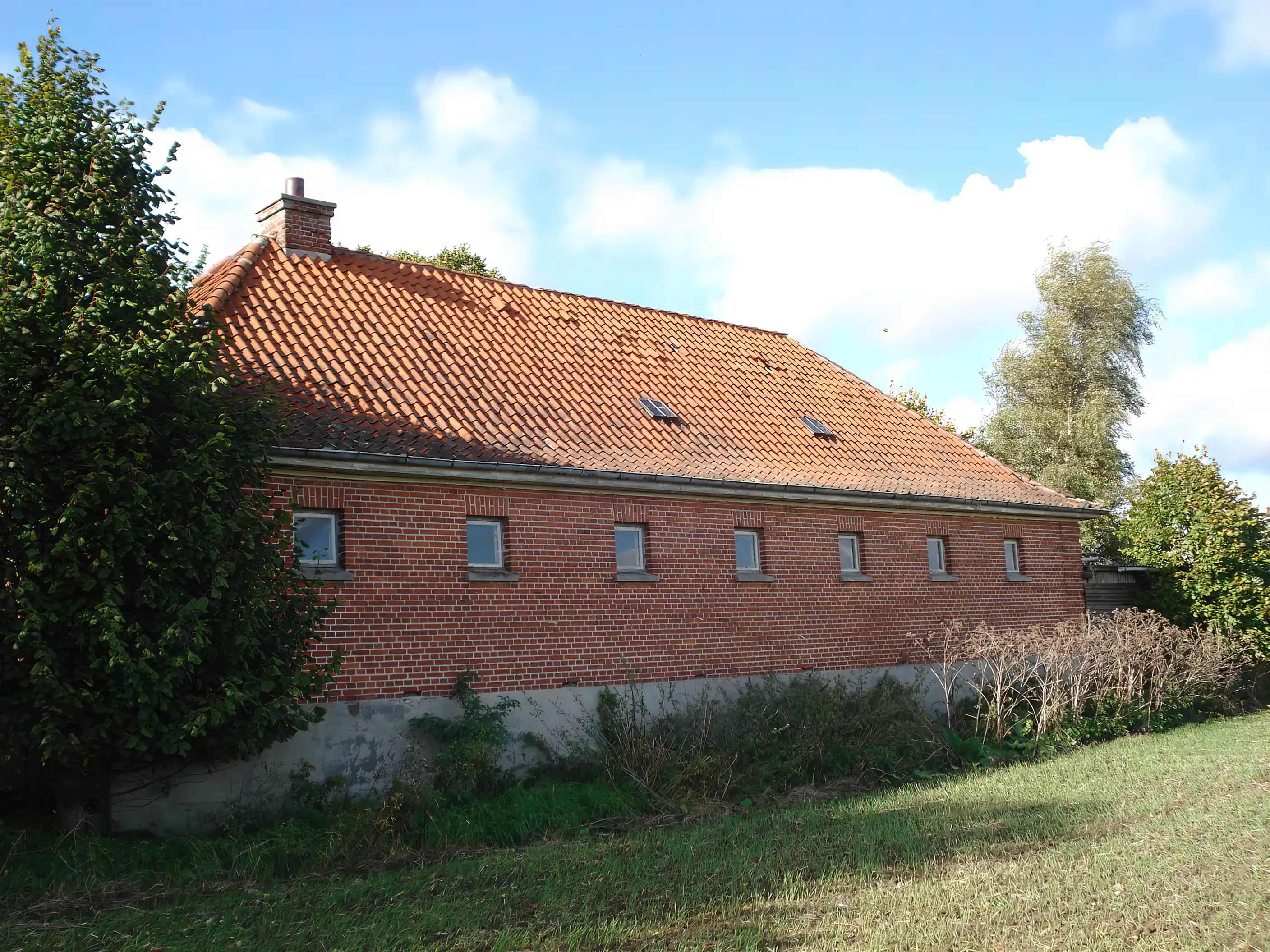 Billede af det private pakhus, der sammen med Lindet Station, blev etableret i 1924 af Aktieselskabet C. A. Qvade & Co. Billede af det private pakhus, der sammen med Lindet Station, blev etableret i 1924 af Aktieselskabet C. A. Qvade & Co.