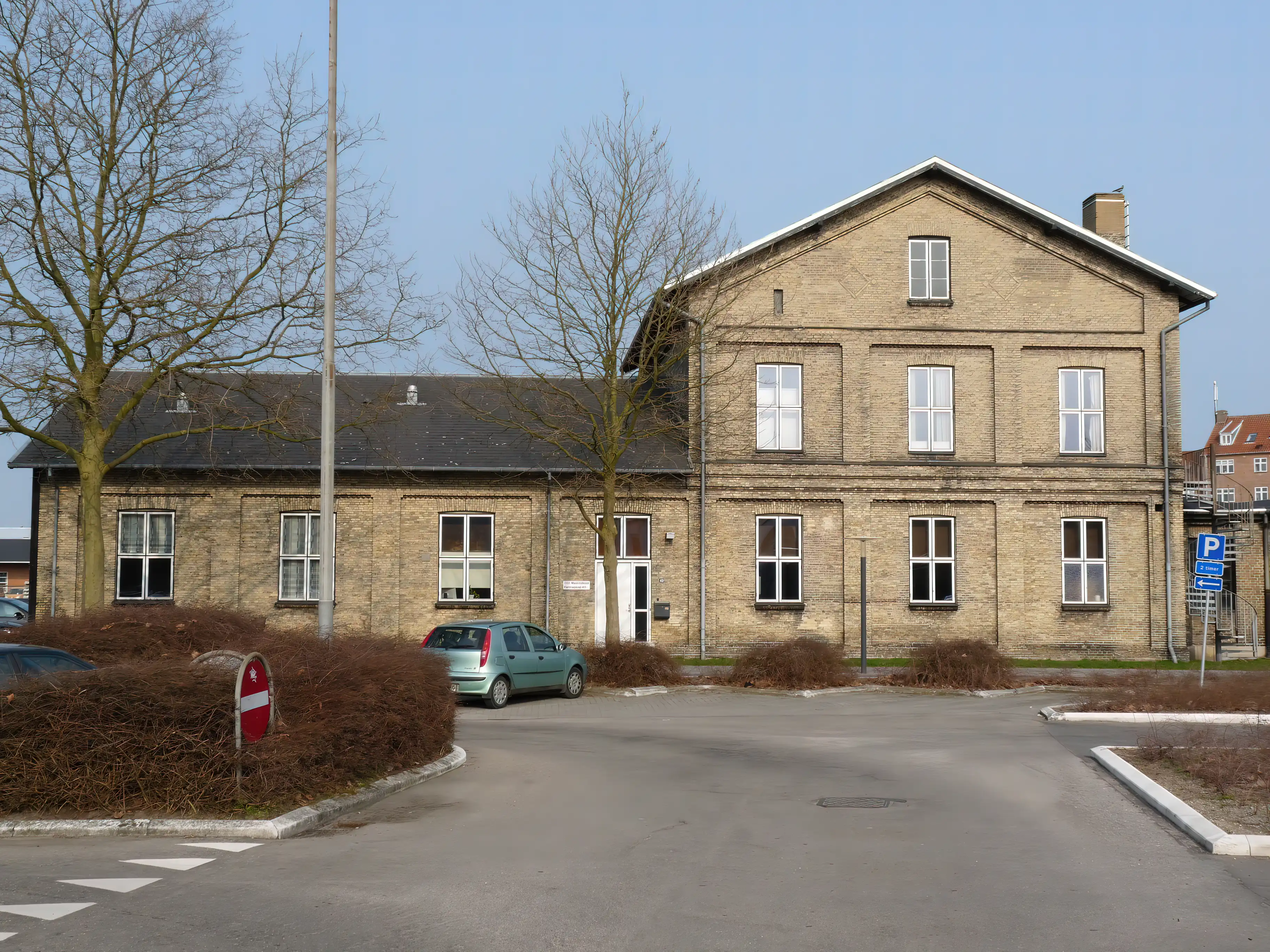 Billede af Næstved Station - bygningen ved remisen.
