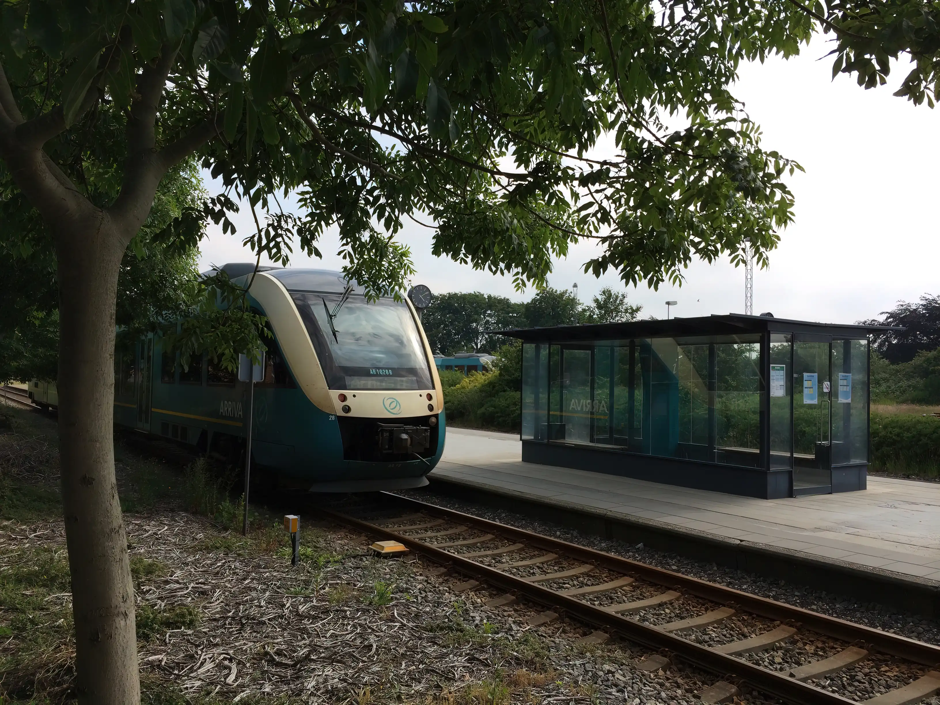 Billede af tog ud for Skjern Station. Billede af tog ud for Skjern Station.
