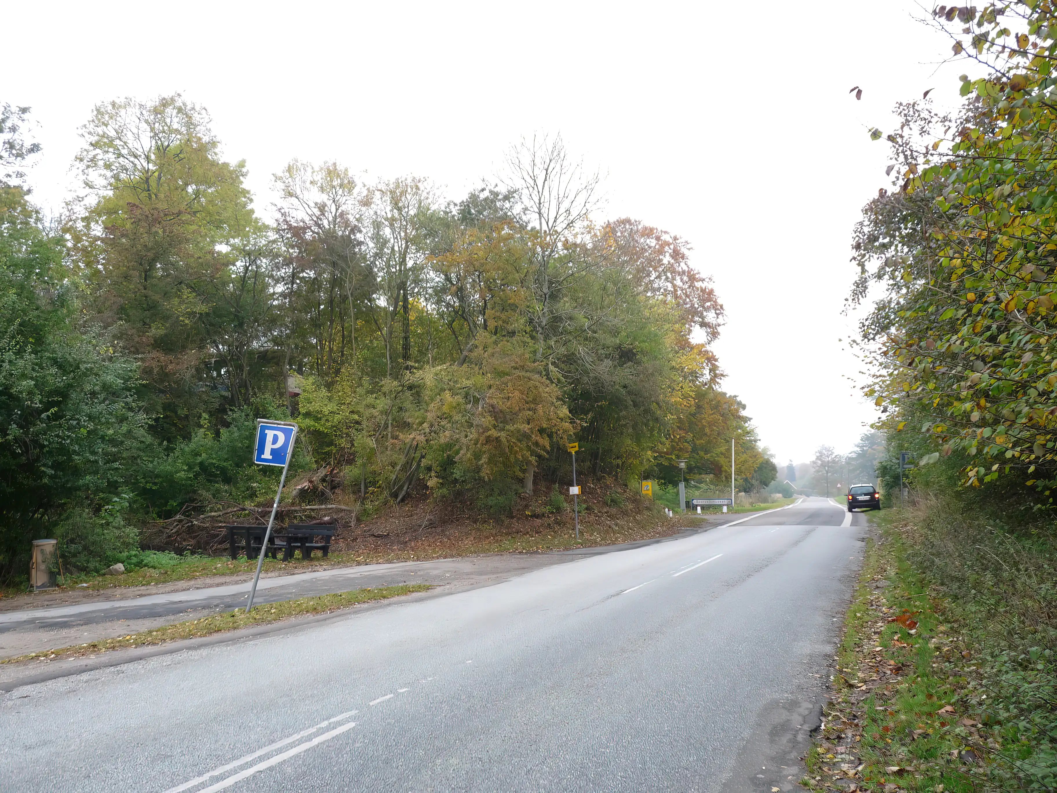 Billede af Skjoldenæsholm Trinbræt - Billetsalgssted er nedrevet, men Skjoldenæsholm Trinbræt har ligget her. Billede af Skjoldenæsholm Trinbræt - Billetsalgssted er nedrevet, men Skjoldenæsholm Trinbræt har ligget her.