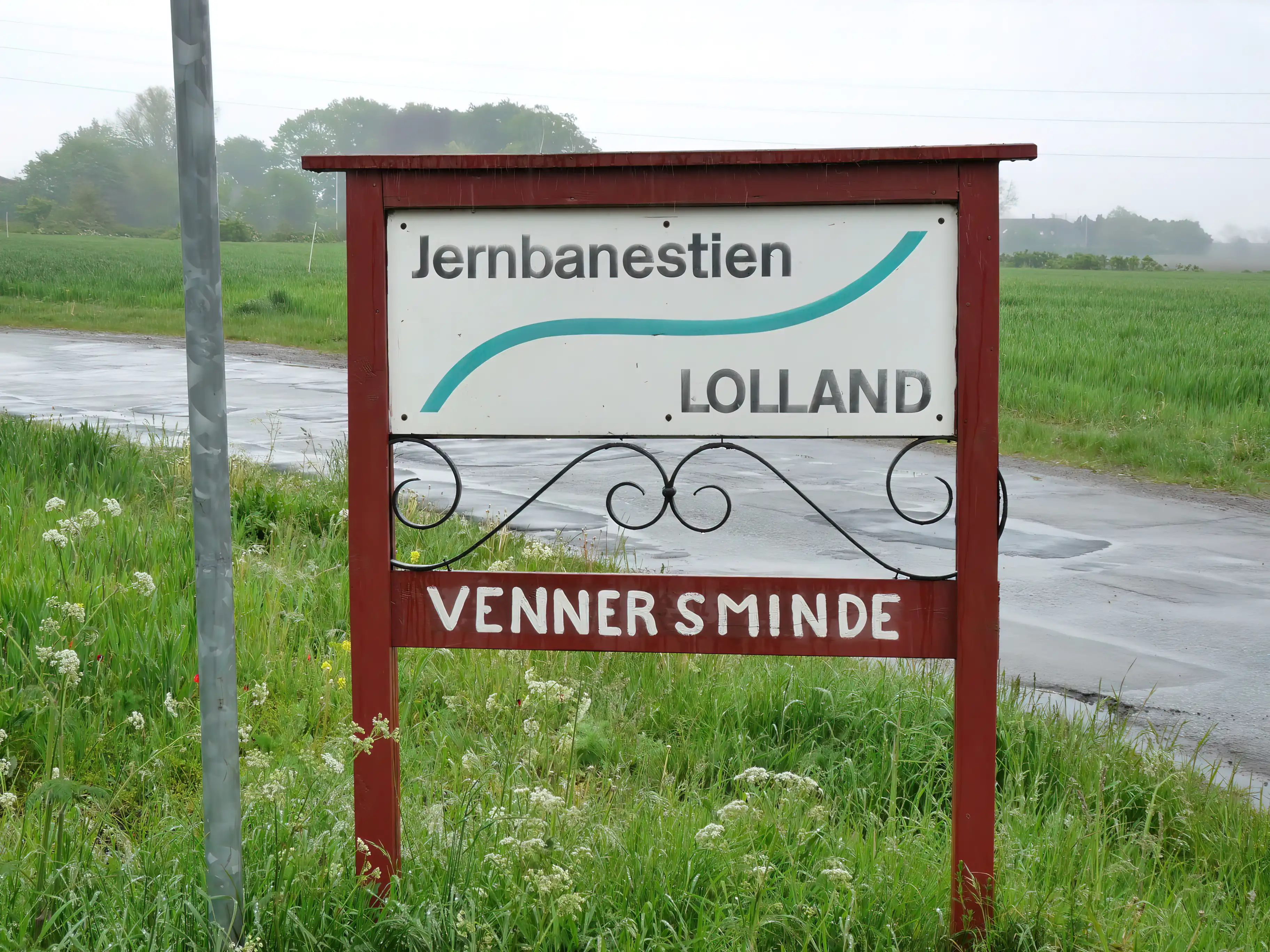 Billede af Vennersminde Trinbræt - Trinbræt er nedrevet, men Vennersminde Trinbræt har ligget her. Billede af Vennersminde Trinbræt - Trinbræt er nedrevet, men Vennersminde Trinbræt har ligget her.