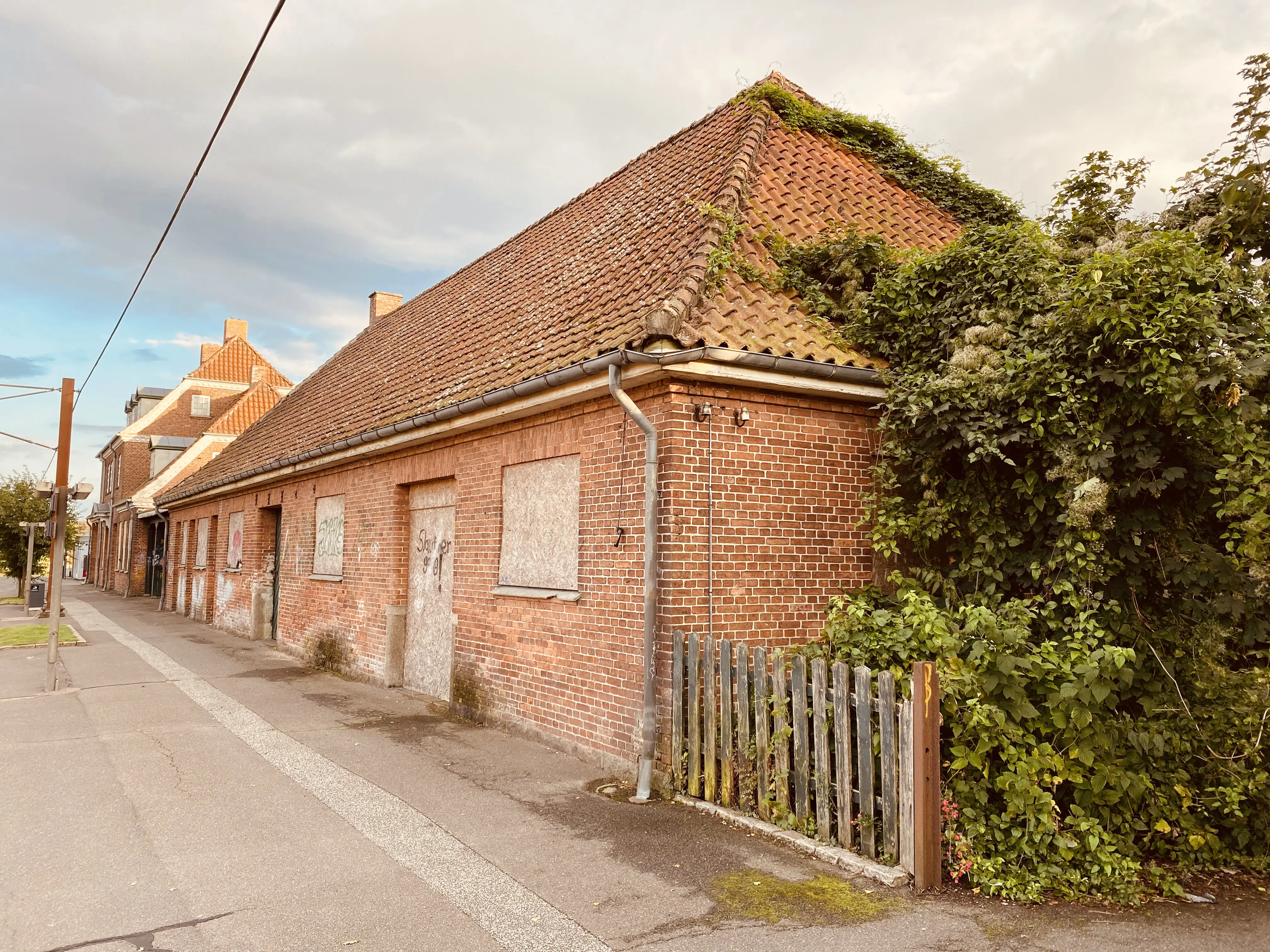 Billede af Nørre Aaby Stations varehus. Billede af Nørre Aaby Stations varehus.