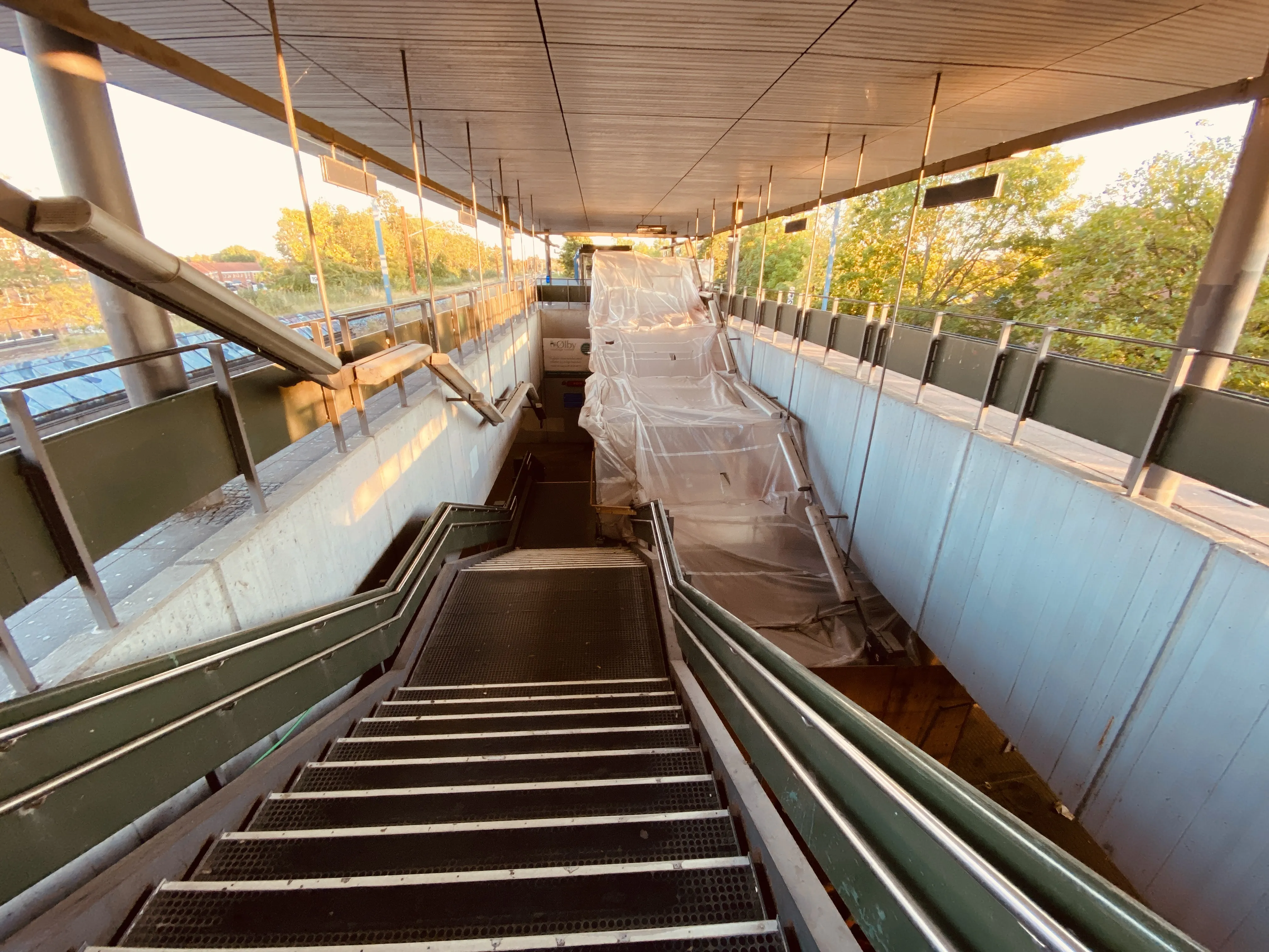 Billede af Ølby S-togstrinbræt. Billede af Ølby S-togstrinbræt.
