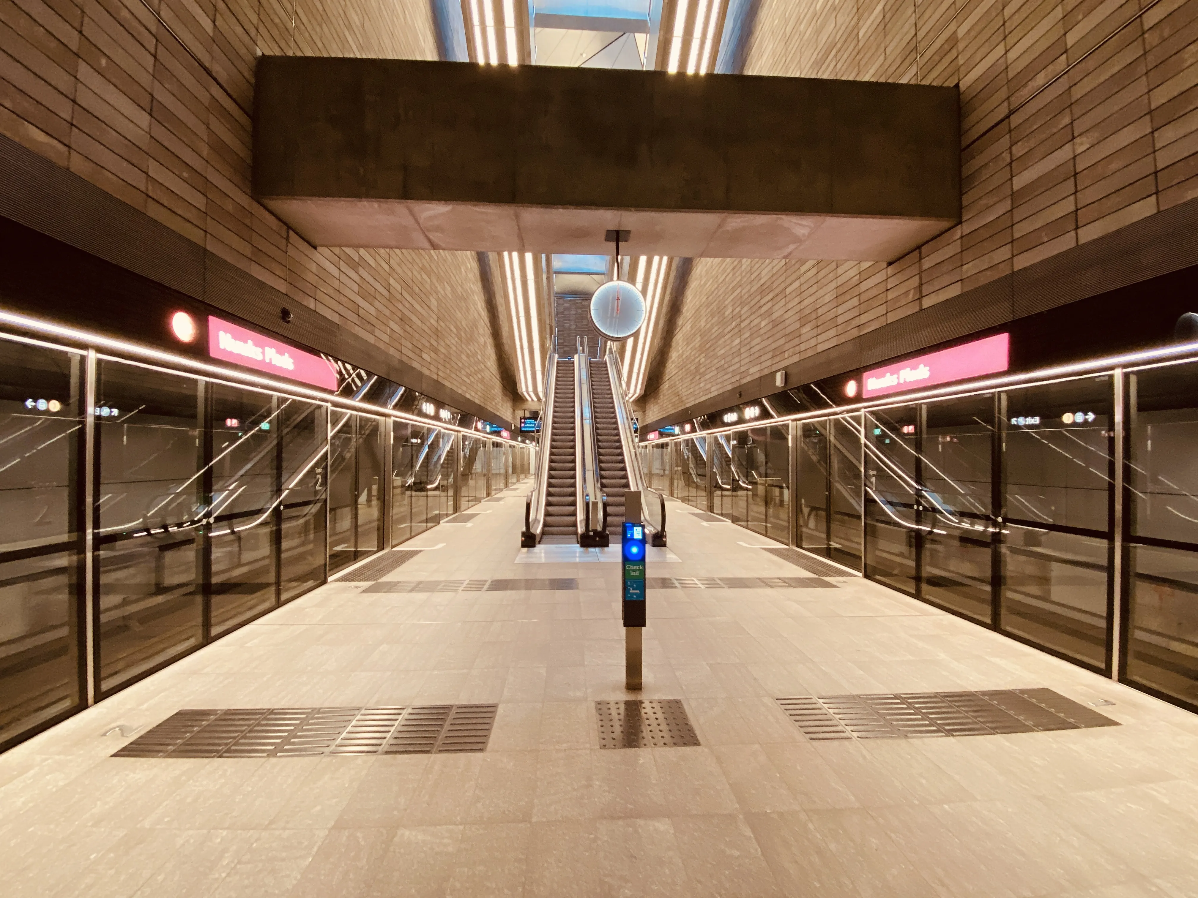 Billede af Nuuks Plads Metrostation. Billede af Nuuks Plads Metrostation.