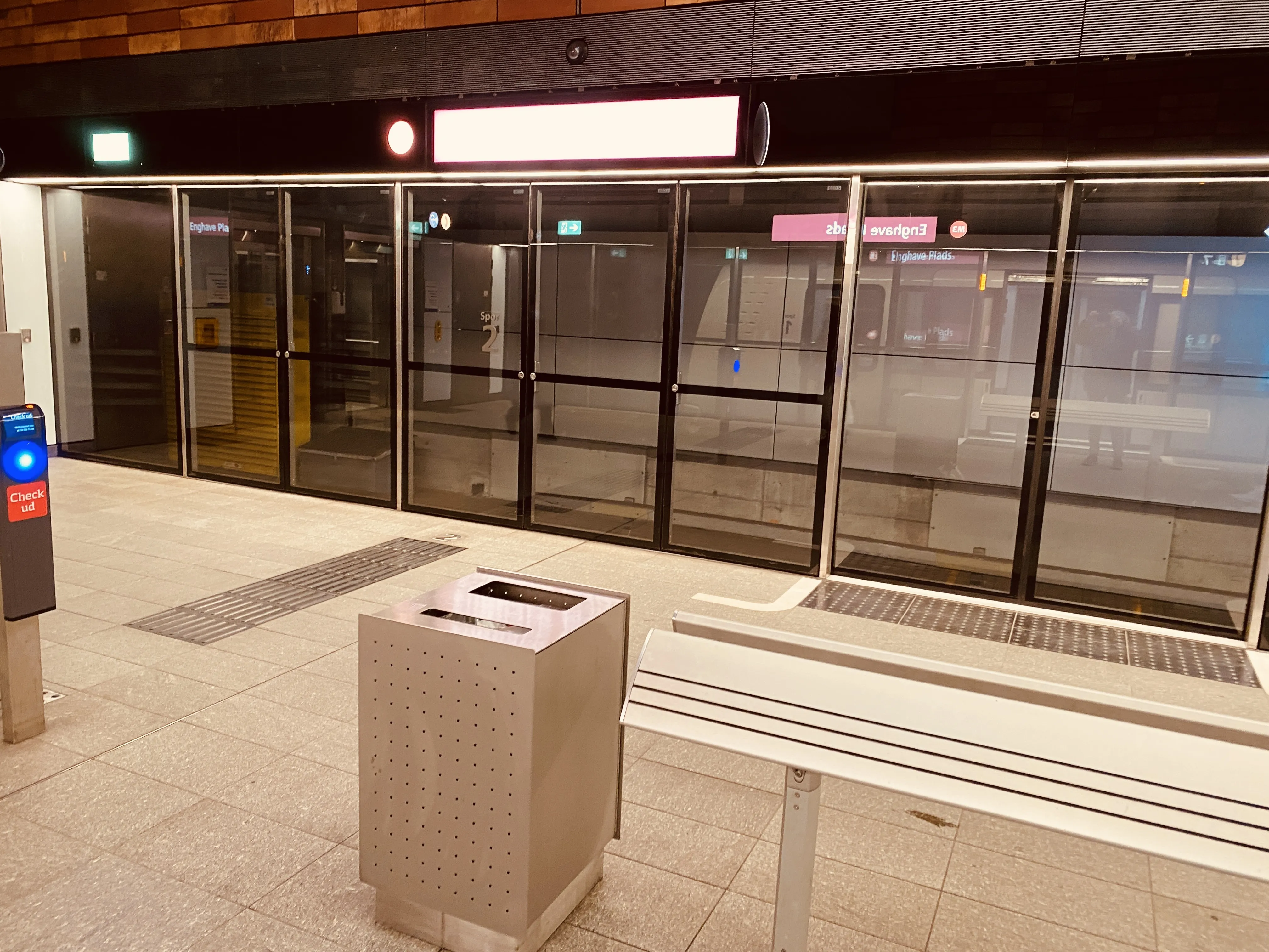 Billede af Enghave Plads Metrostation. Billede af Enghave Plads Metrostation.