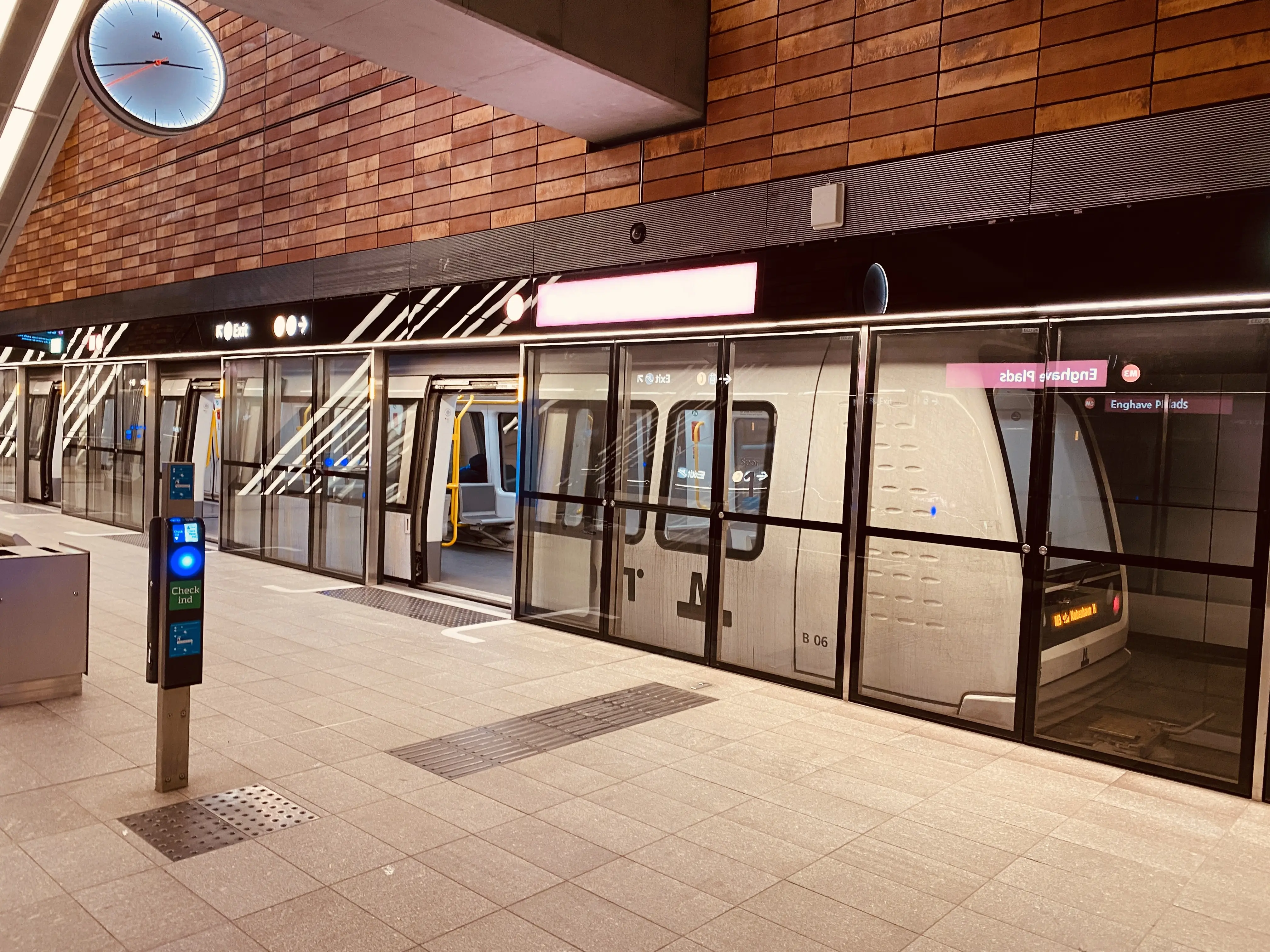 Billede af Enghave Plads Metrostation. Billede af Enghave Plads Metrostation.