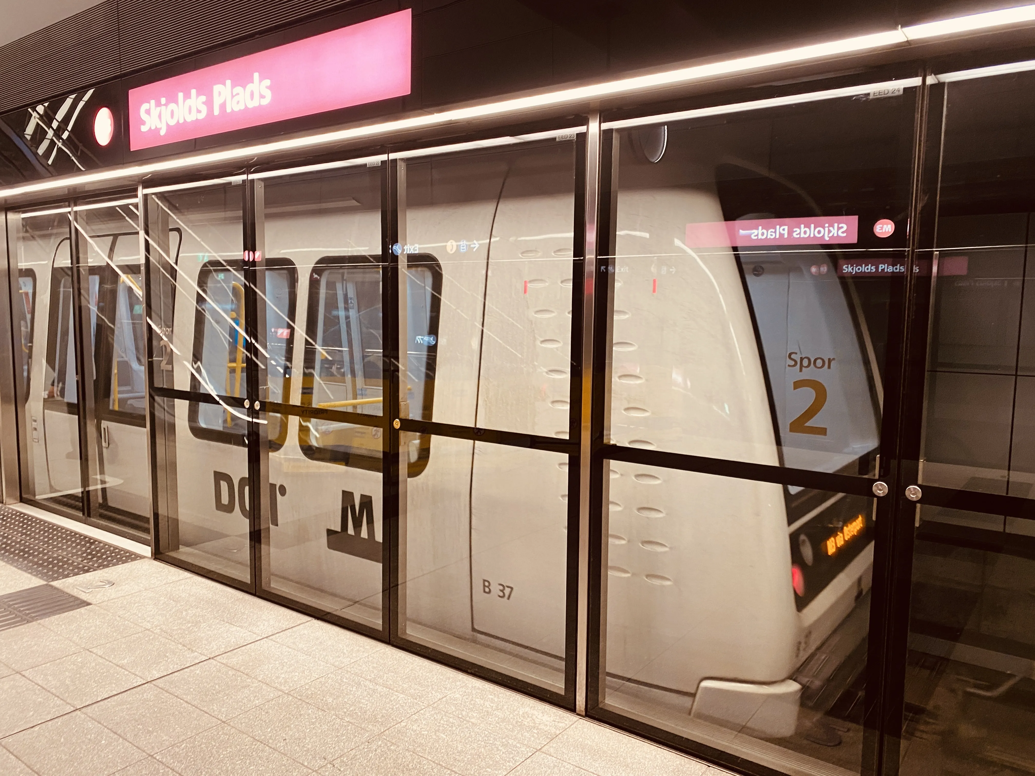 Billede af Skjolds Plads Metrostation. Billede af Skjolds Plads Metrostation.