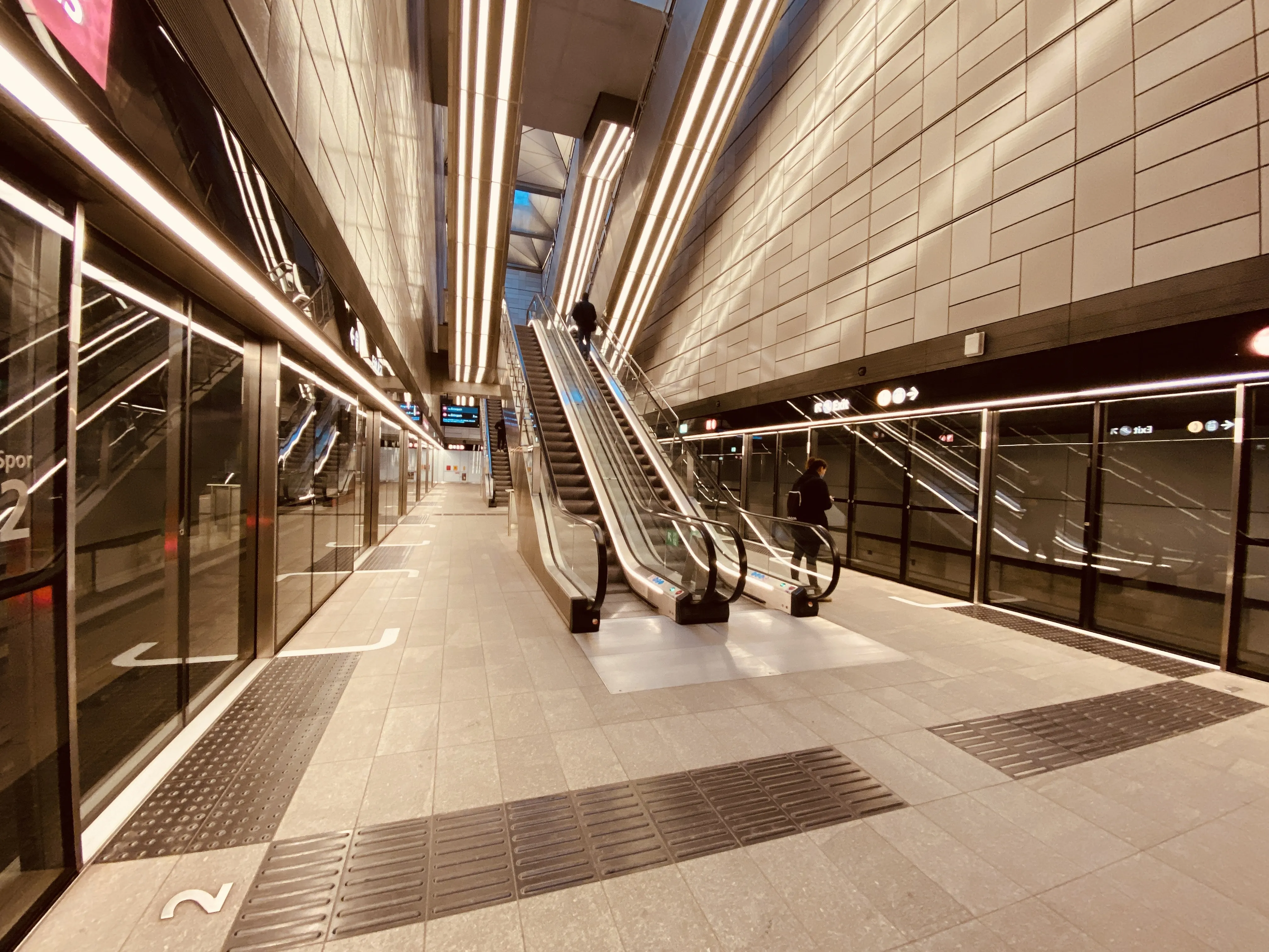 Billede af Poul Henningsens Plads Metrostation. Billede af Poul Henningsens Plads Metrostation.