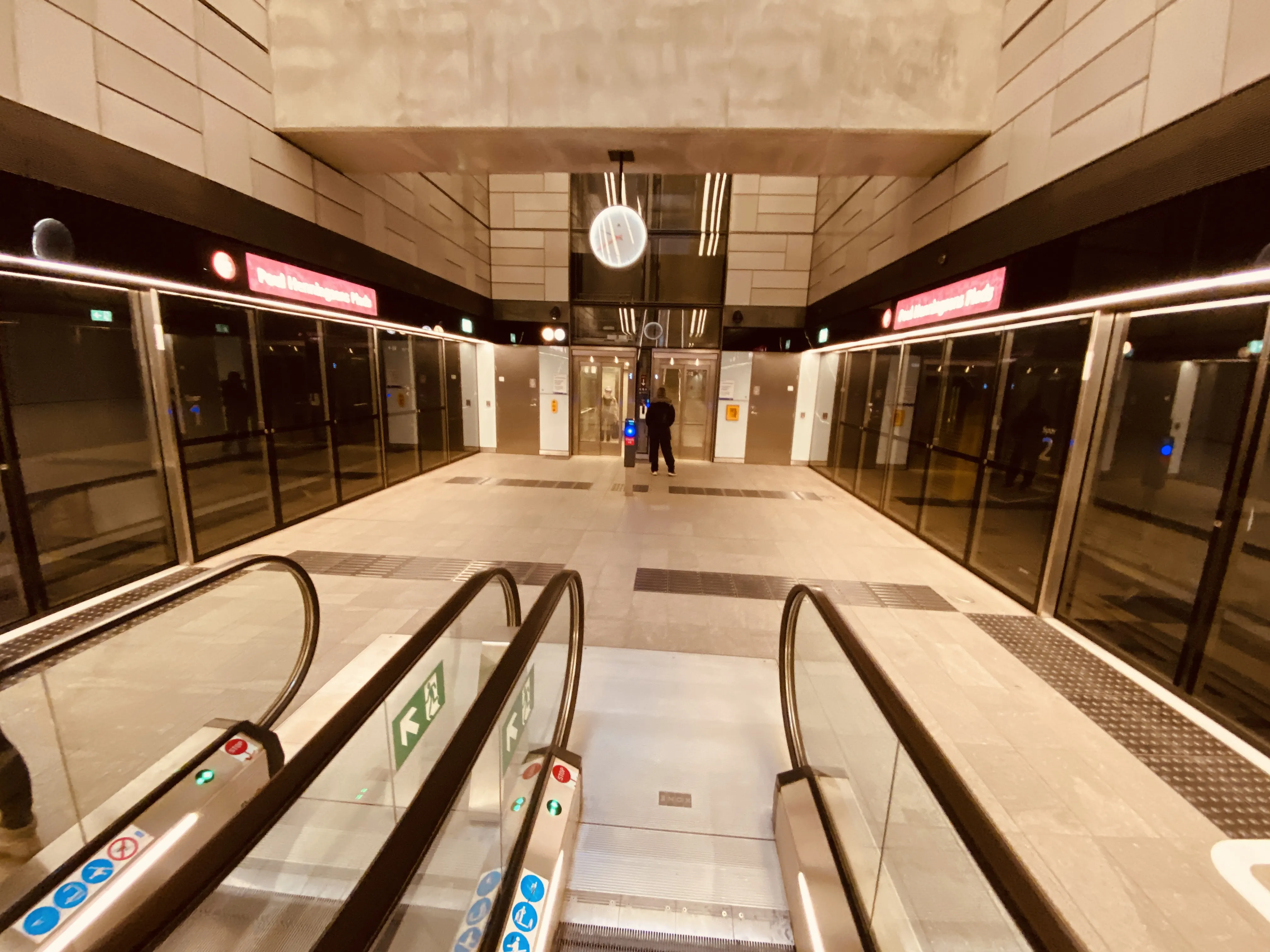 Billede af Poul Henningsens Plads Metrostation. Billede af Poul Henningsens Plads Metrostation.