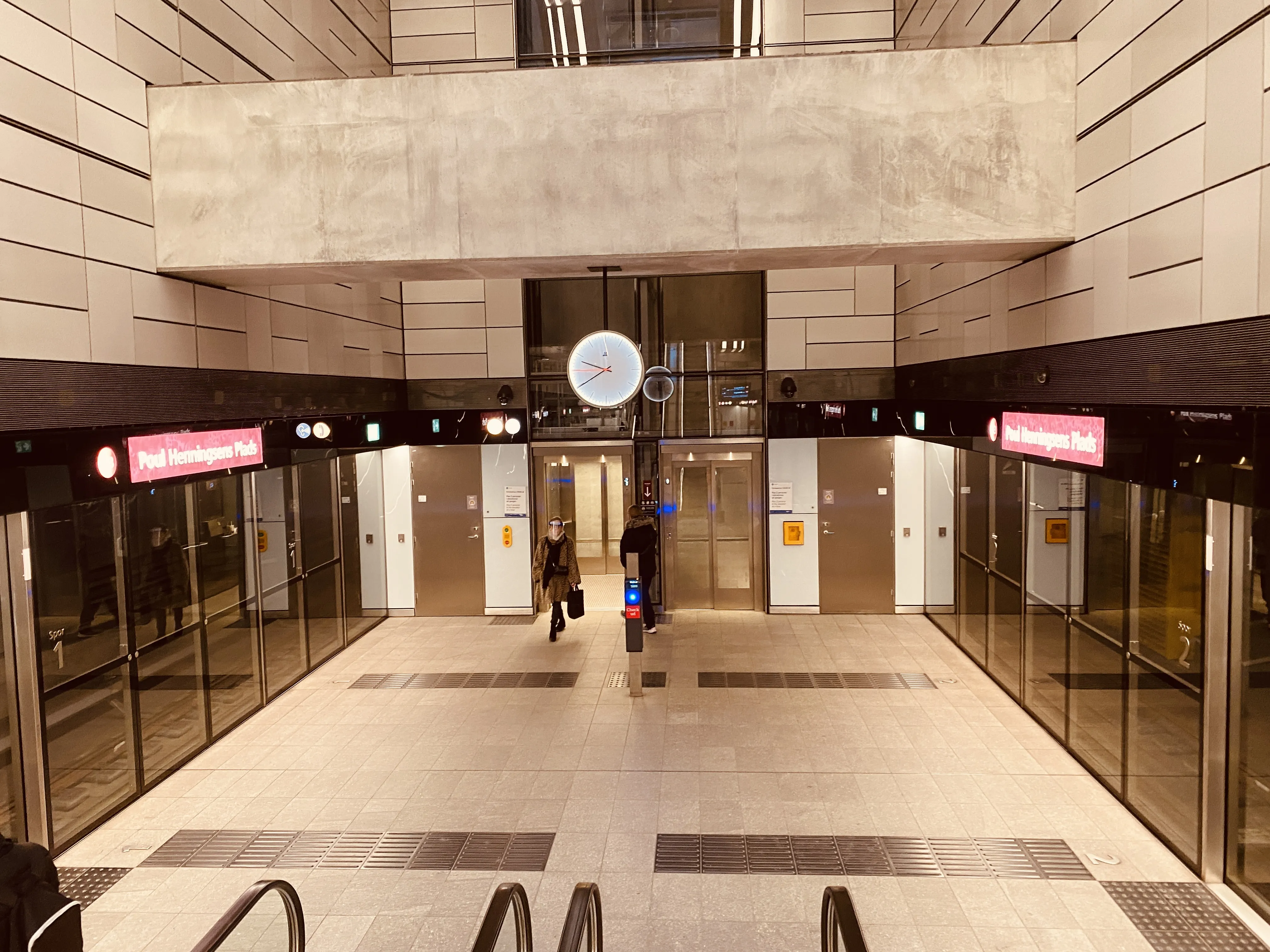Billede af Poul Henningsens Plads Metrostation. Billede af Poul Henningsens Plads Metrostation.