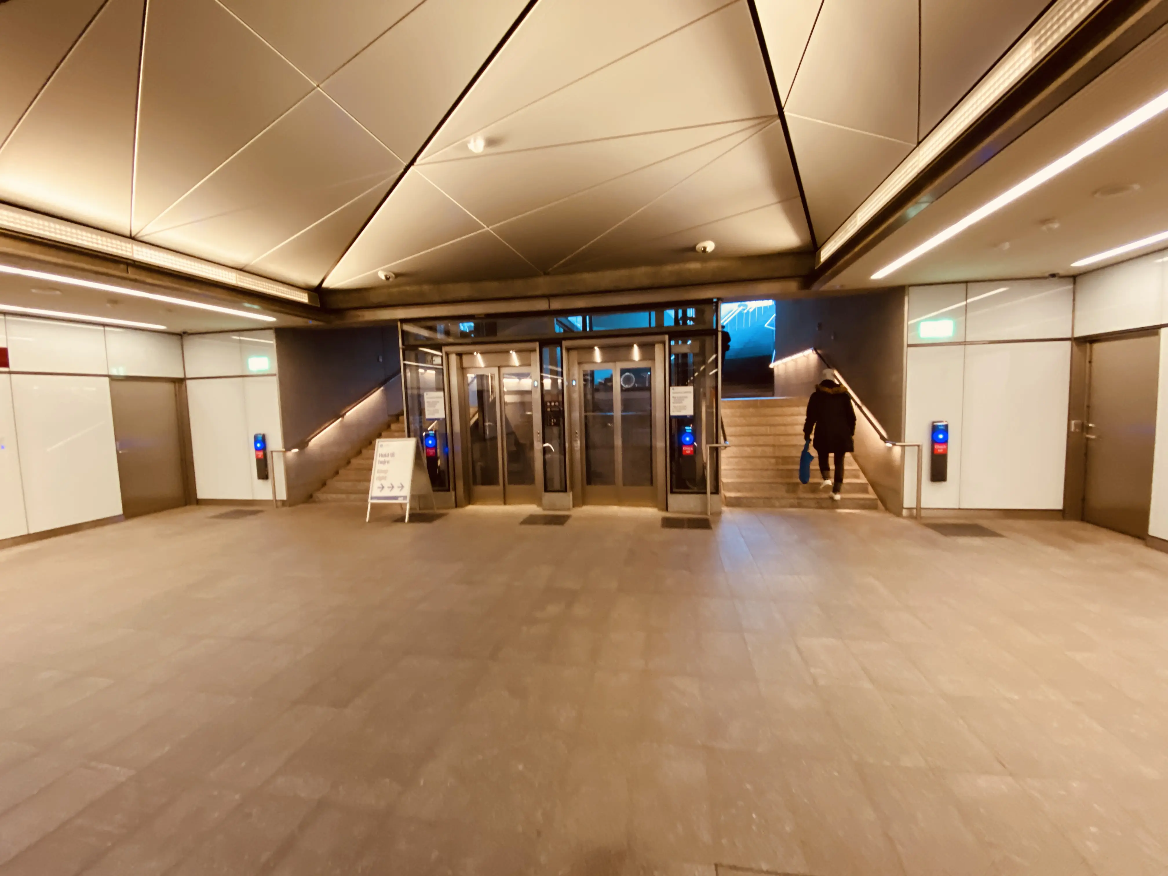 Billede af Poul Henningsens Plads Metrostation. Billede af Poul Henningsens Plads Metrostation.