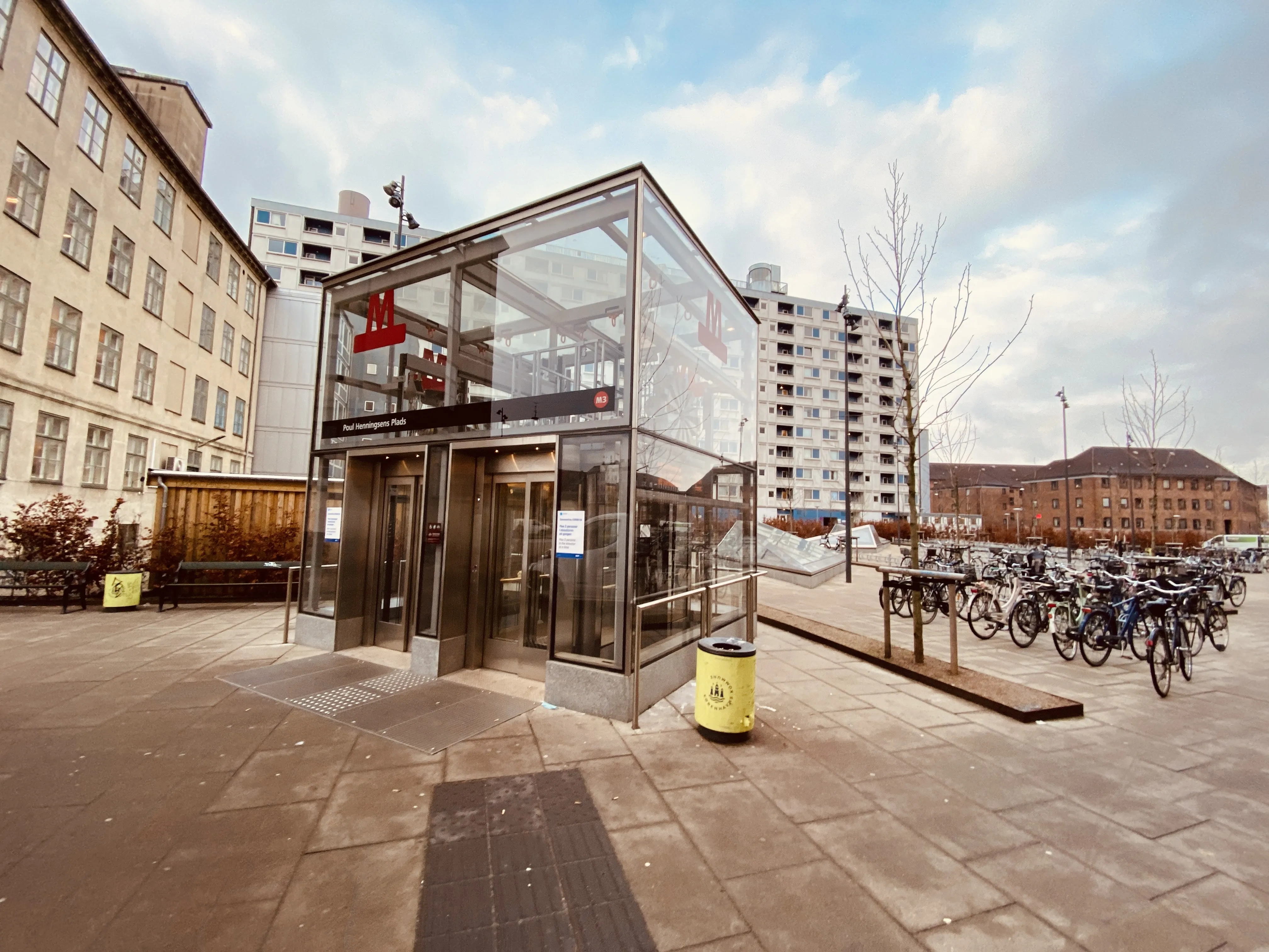 Billede af Poul Henningsens Plads Metrostation. Billede af Poul Henningsens Plads Metrostation.