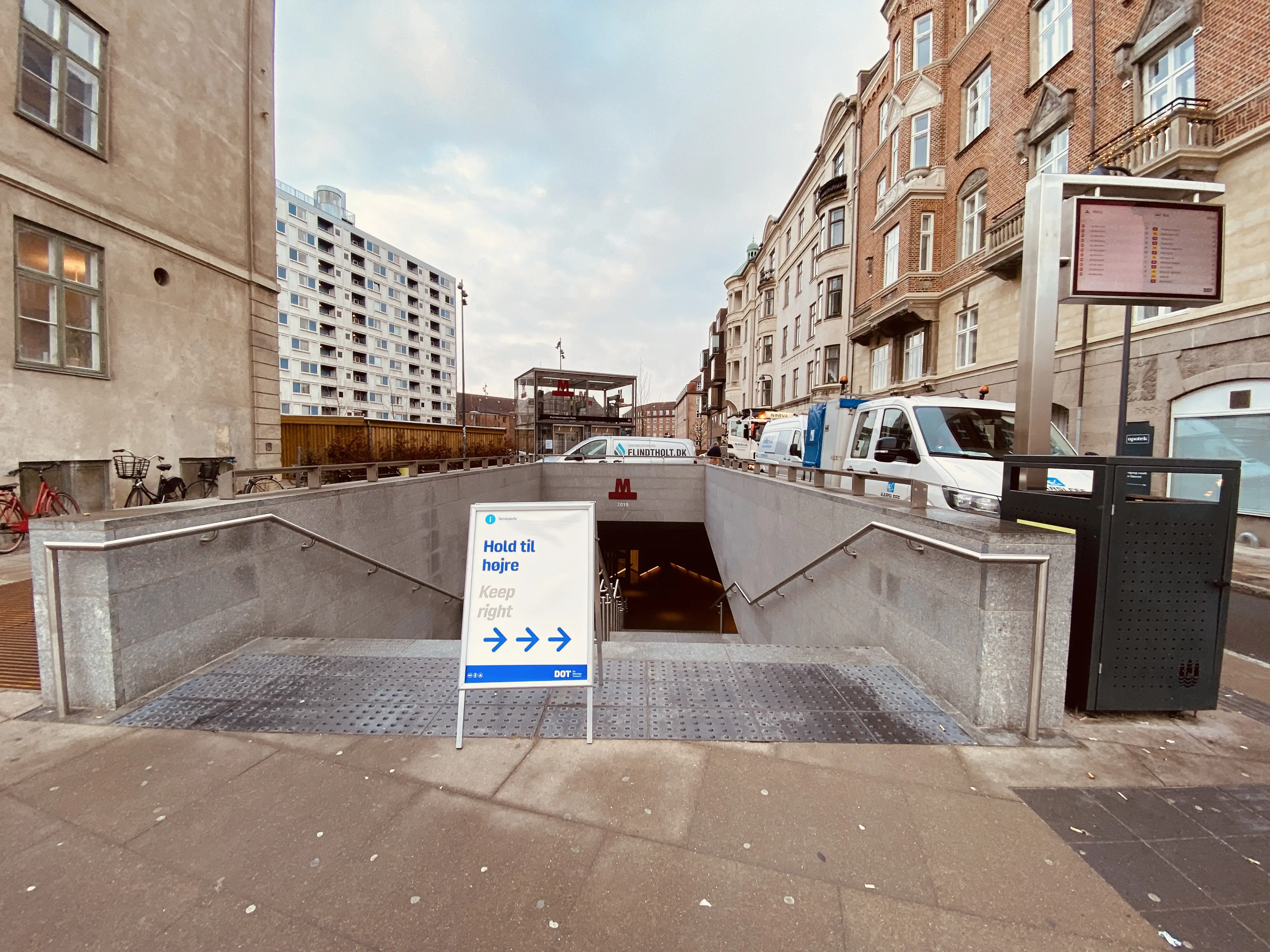 Billede af Poul Henningsens Plads Metrostation. Billede af Poul Henningsens Plads Metrostation.