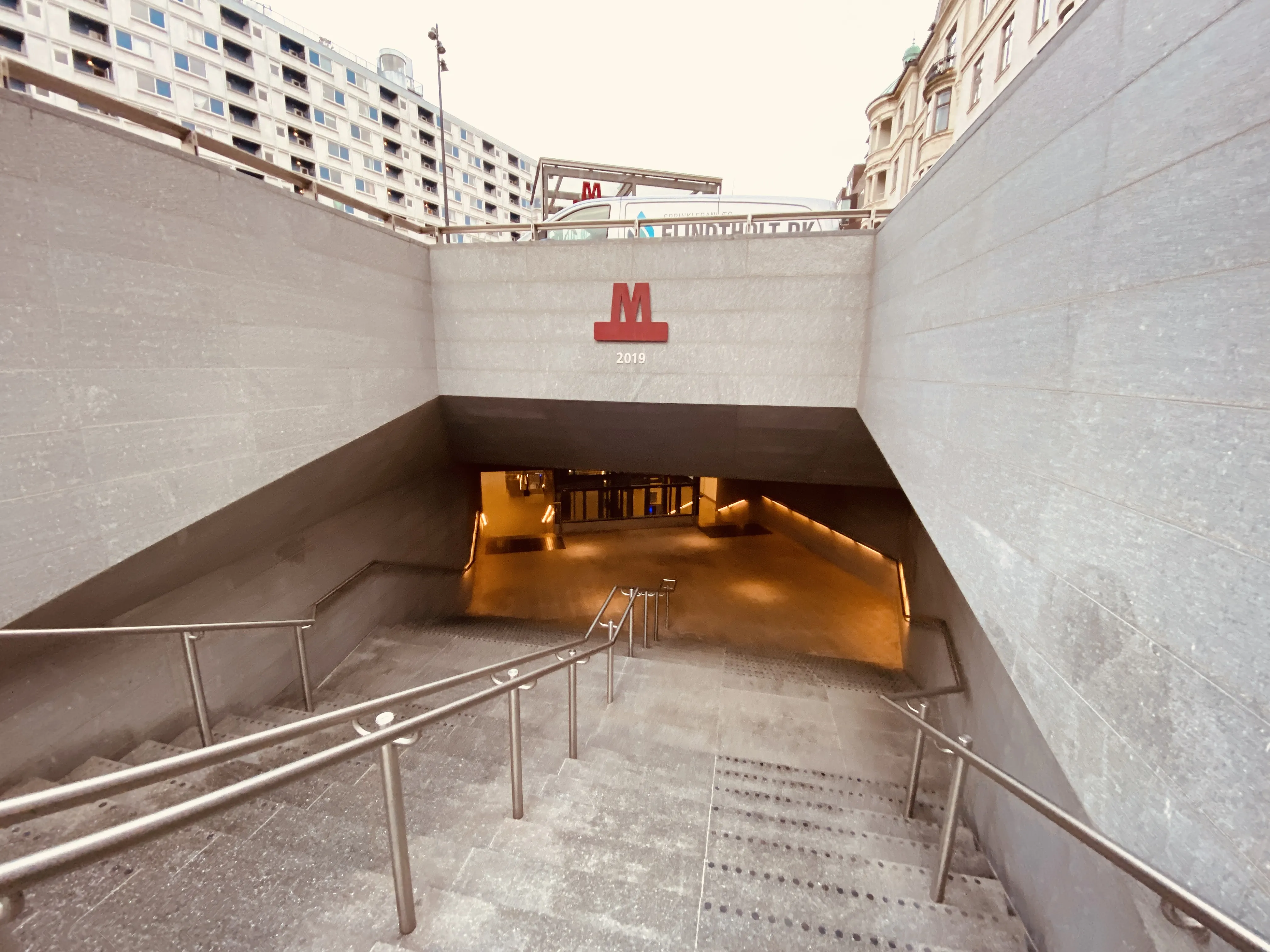 Billede af Poul Henningsens Plads Metrostation. Billede af Poul Henningsens Plads Metrostation.