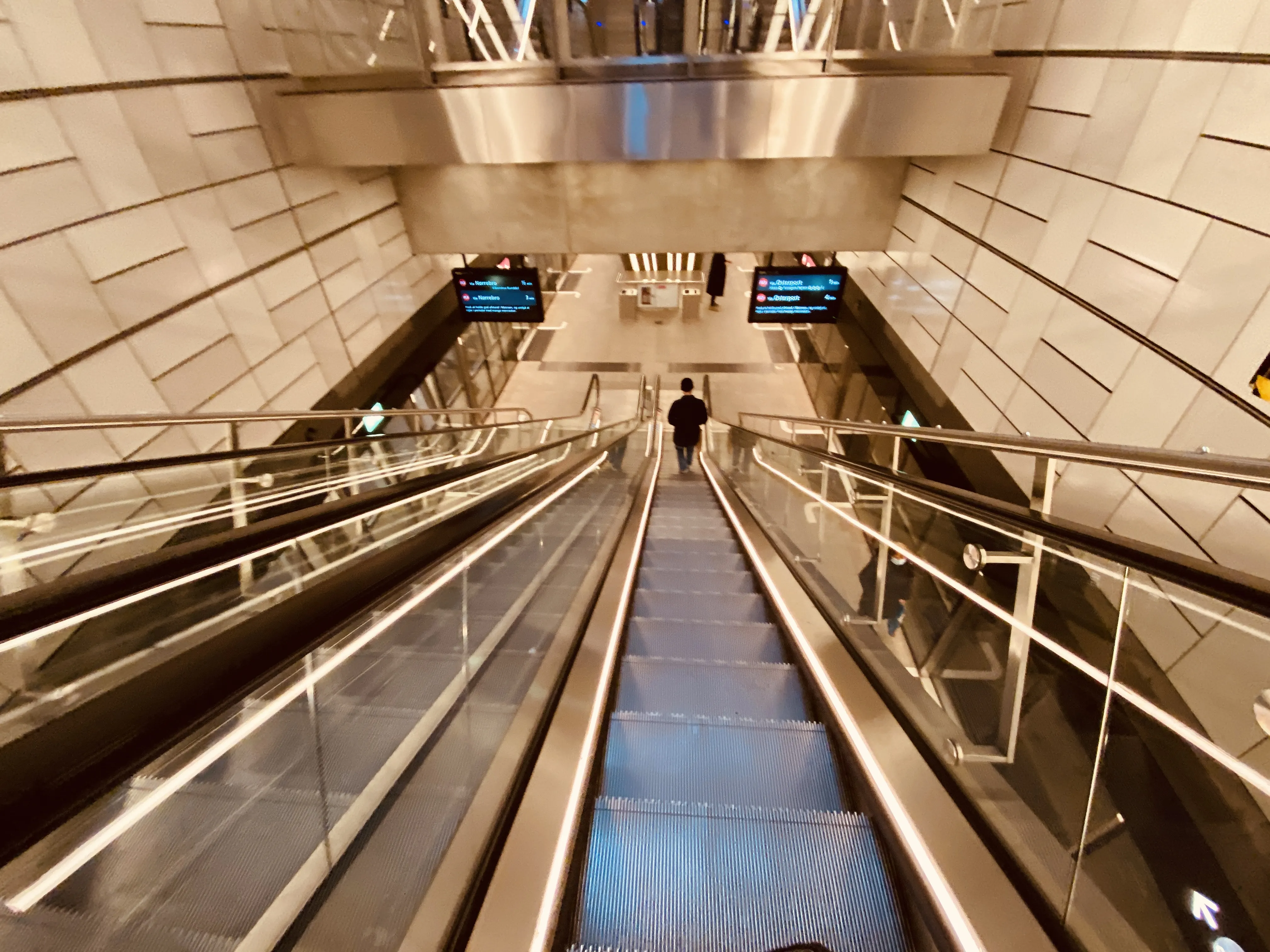 Billede af Poul Henningsens Plads Metrostation. Billede af Poul Henningsens Plads Metrostation.