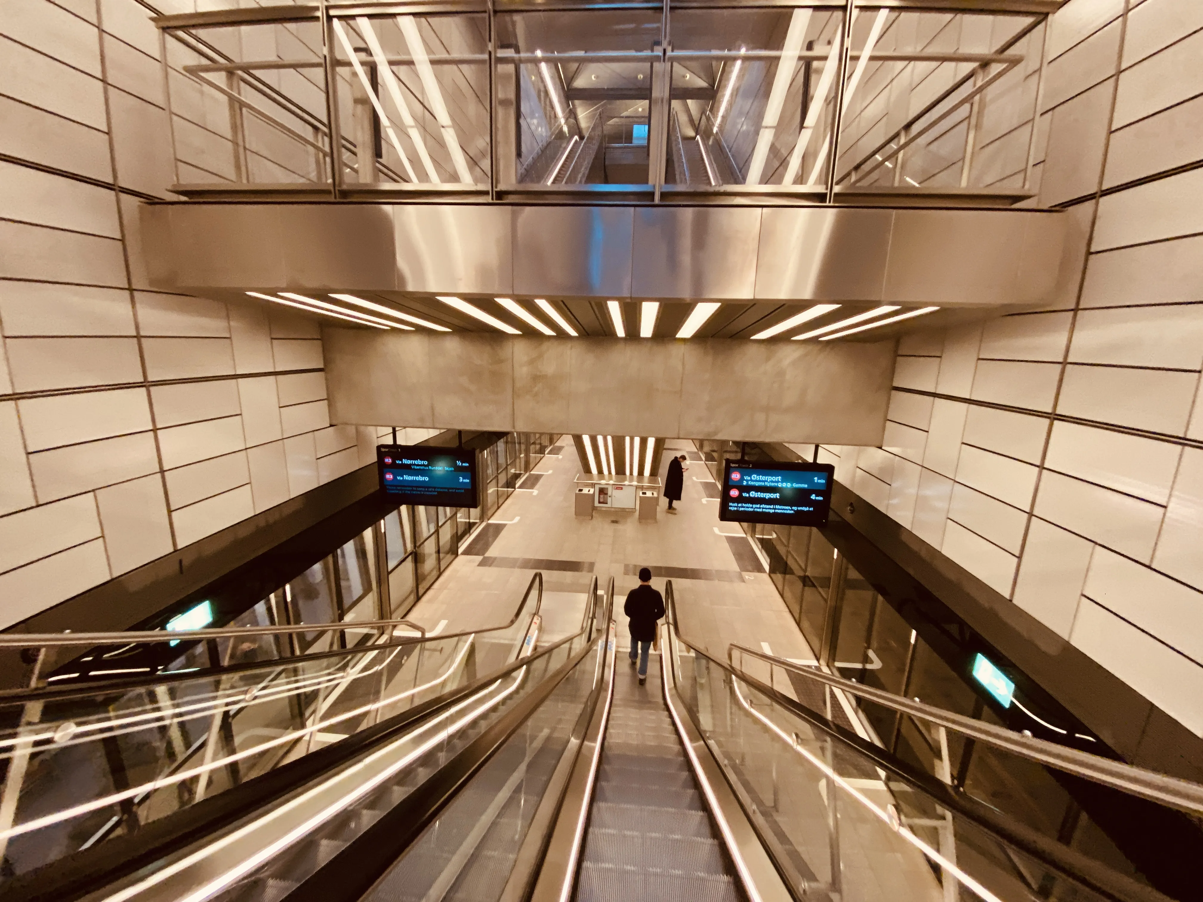 Billede af Poul Henningsens Plads Metrostation. Billede af Poul Henningsens Plads Metrostation.