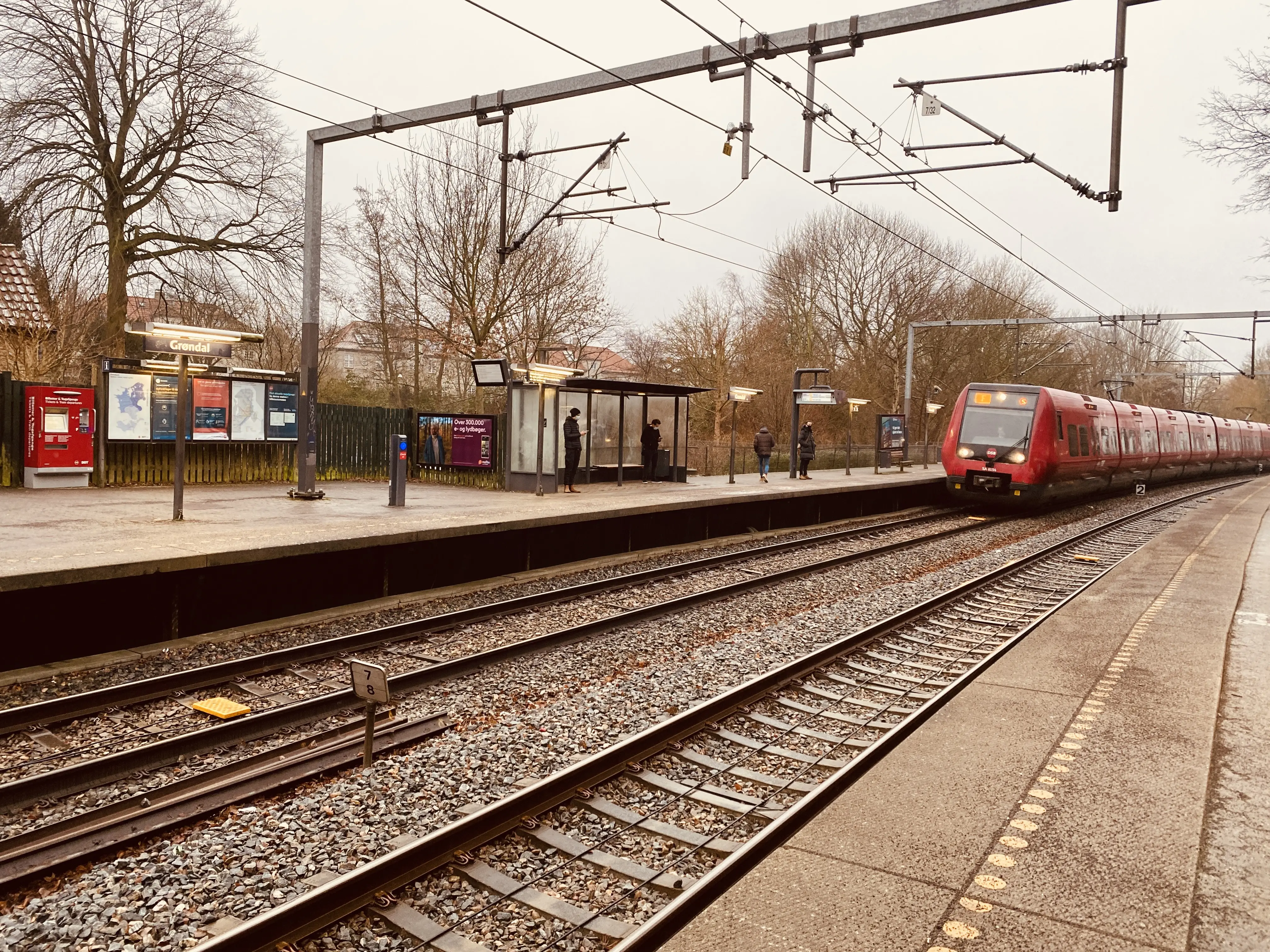 Billede af Grøndal S-togstrinbræt. Billede af Grøndal S-togstrinbræt.
