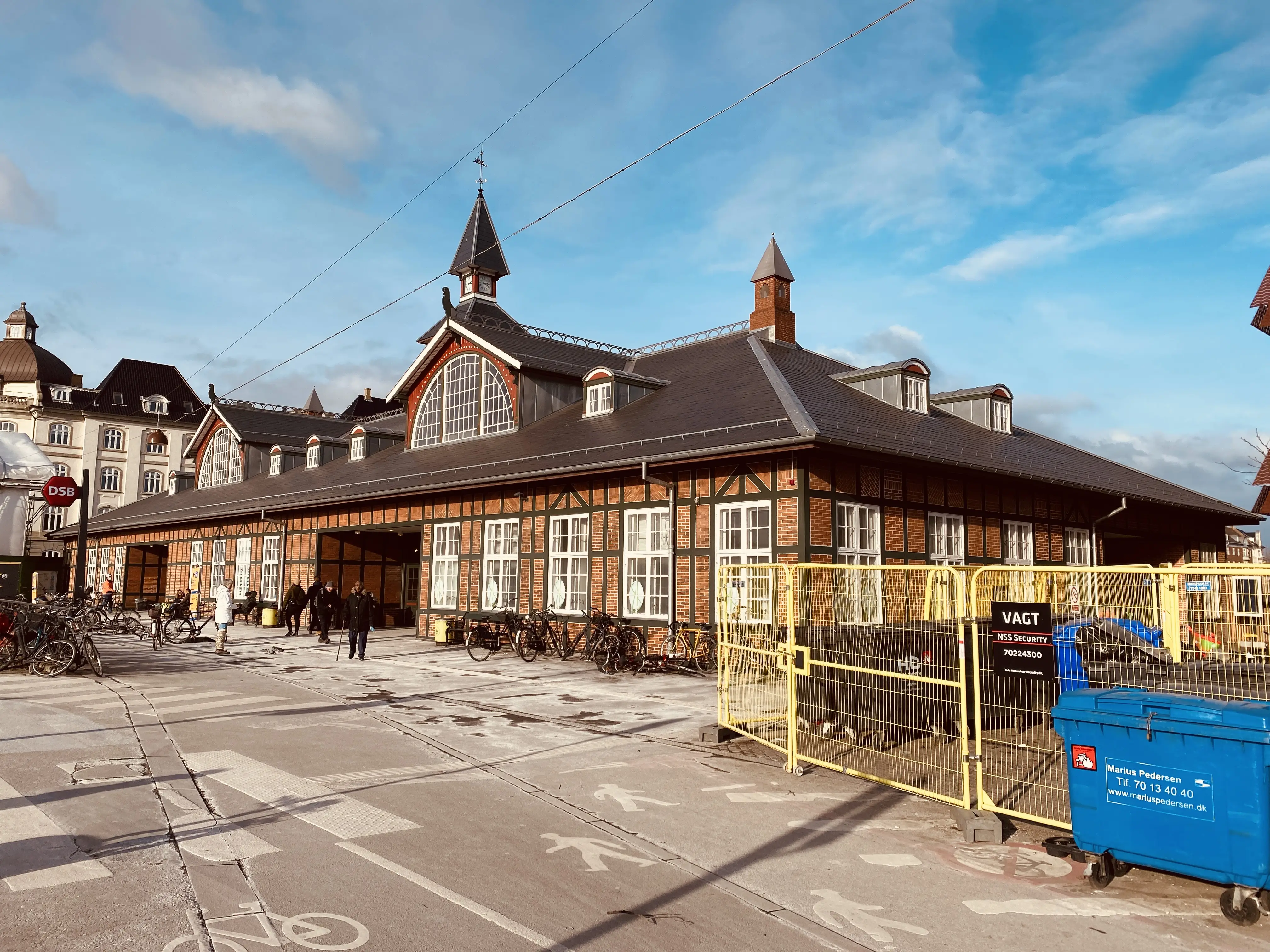 Billede af Østerport Station set fra vejsiden. Billede af Østerport Station set fra vejsiden.