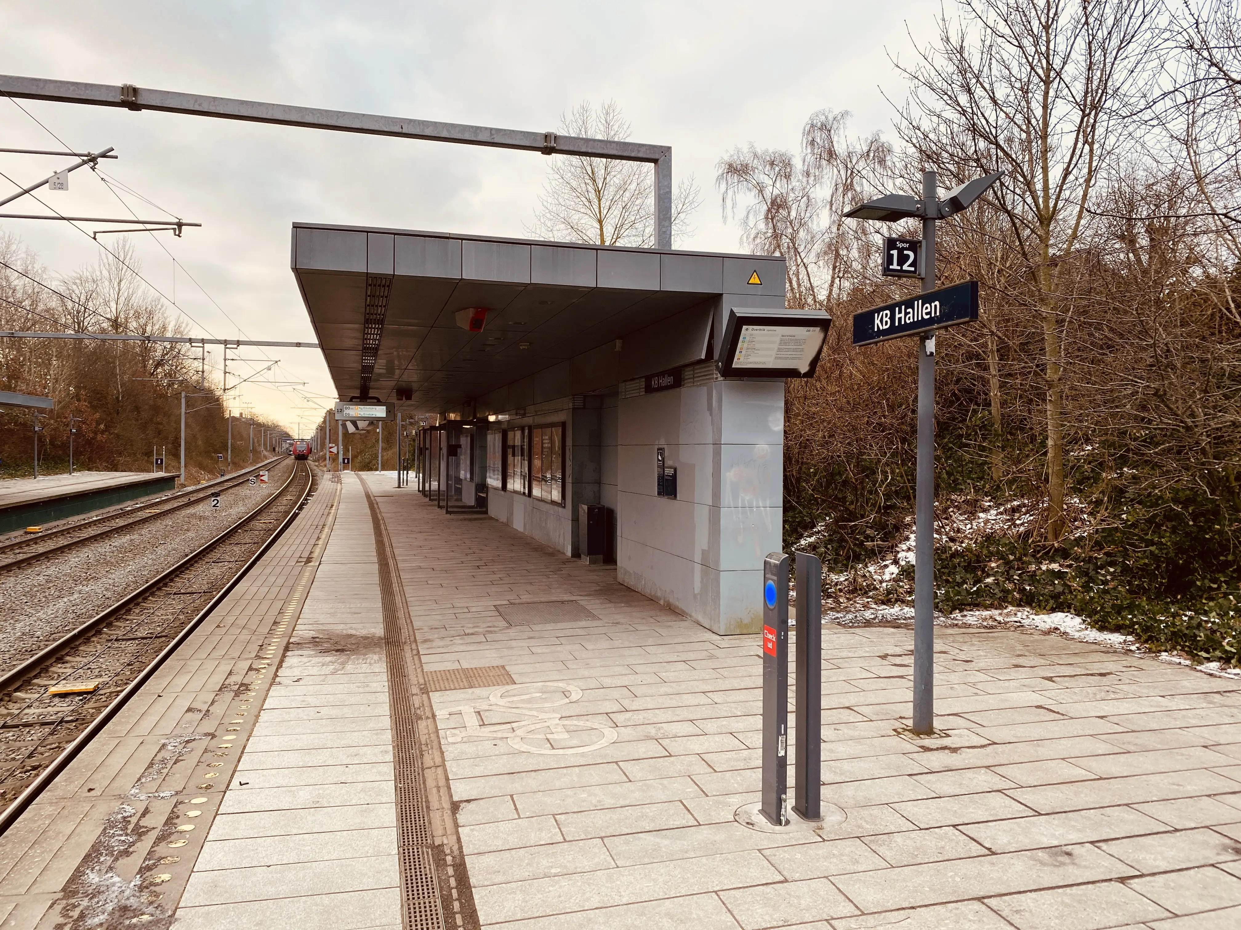 Billede af KB Hallen S-togstrinbræt. Billede af KB Hallen S-togstrinbræt.