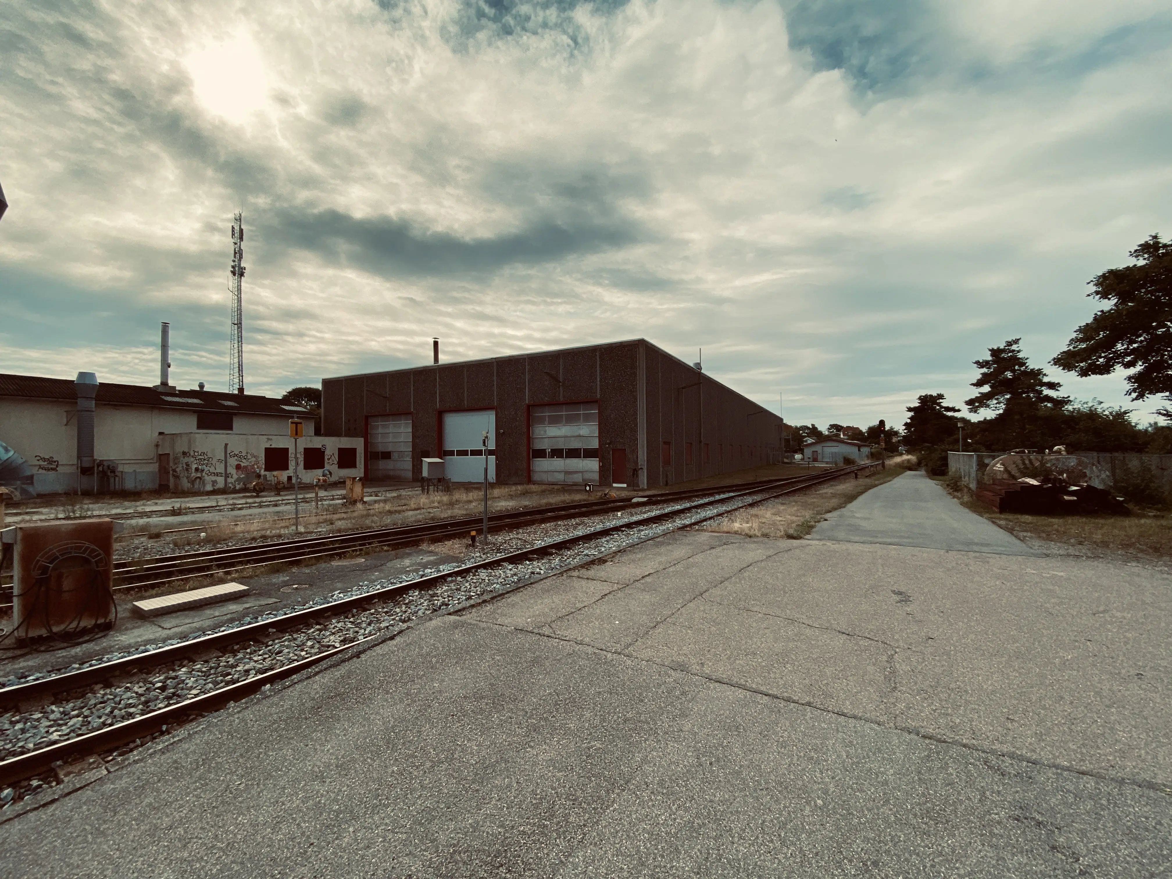 Billede af Hundested Stations remise. Billede af Hundested Stations remise.