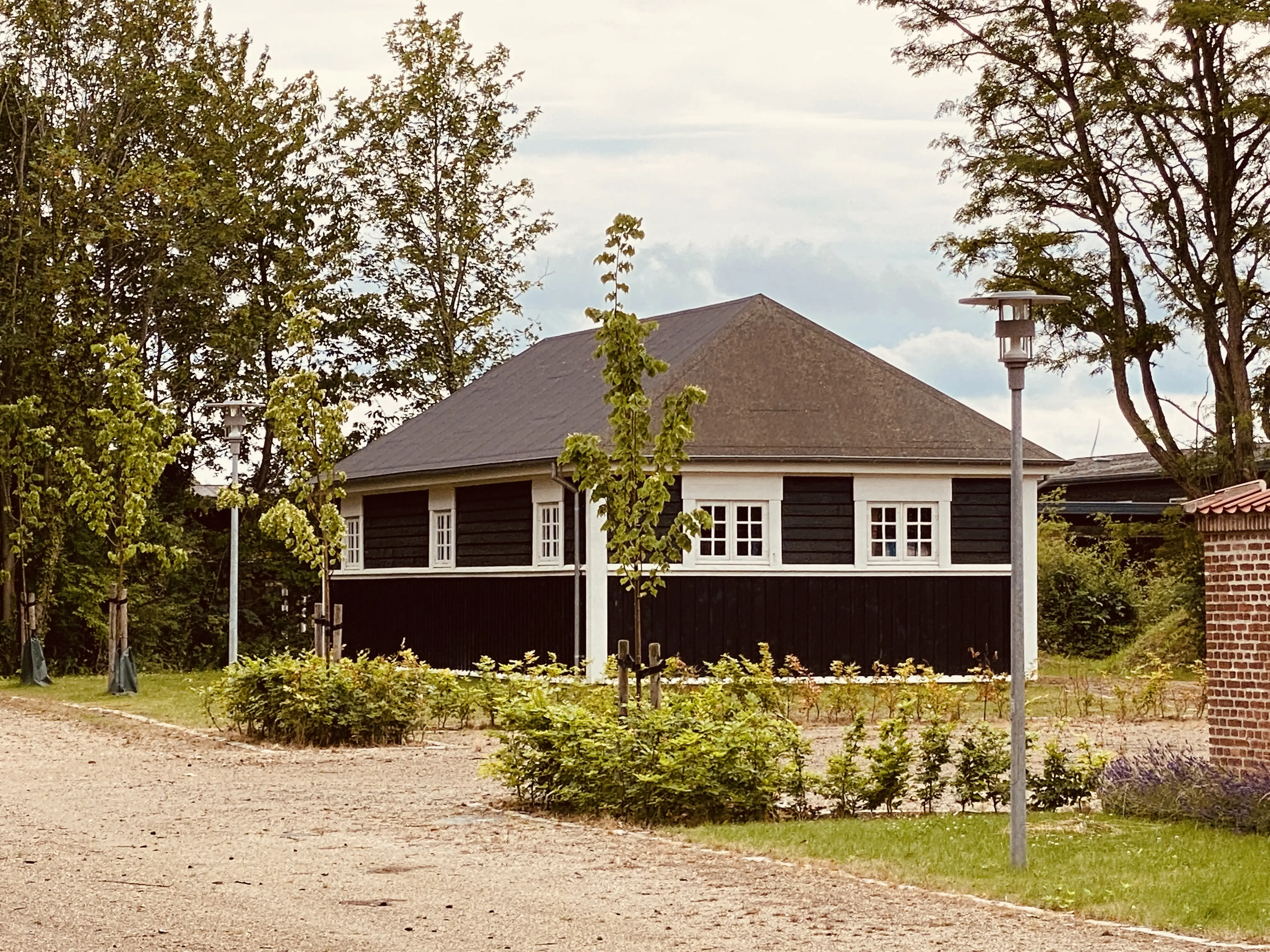Billede af Mern Stations varehus. Billede af Mern Stations varehus.