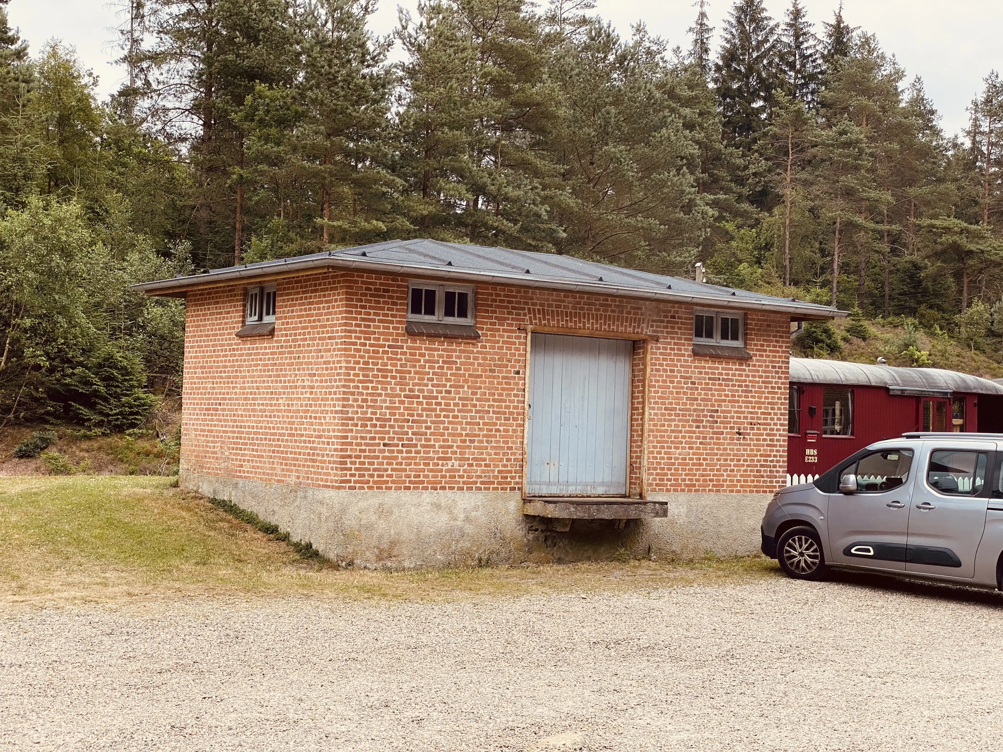 Billede af Vrads Stations varehus. Billede af Vrads Stations varehus.