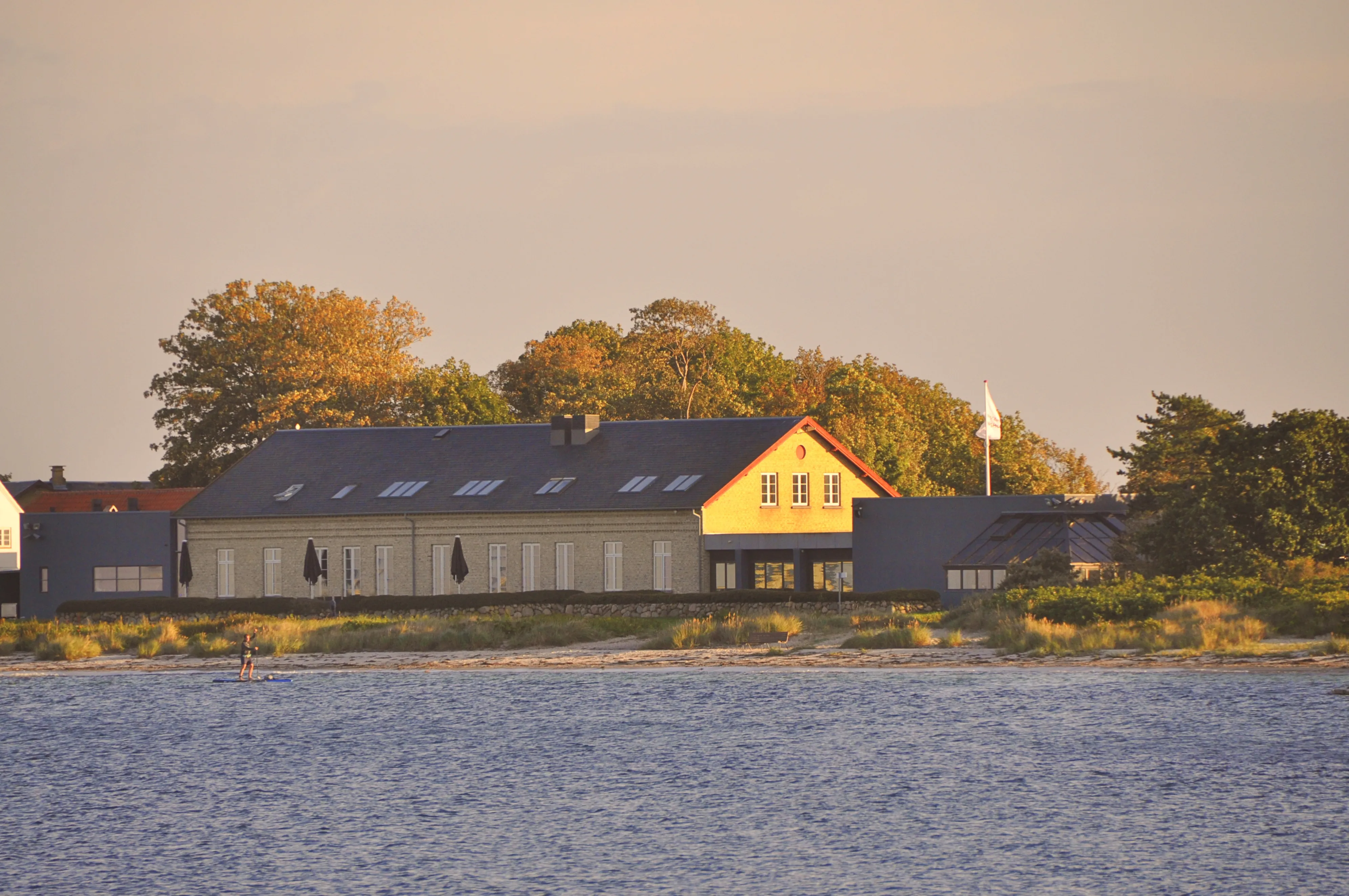 Billede af Knudshoved Station set fra havsiden. Billede af Knudshoved Station set fra havsiden.