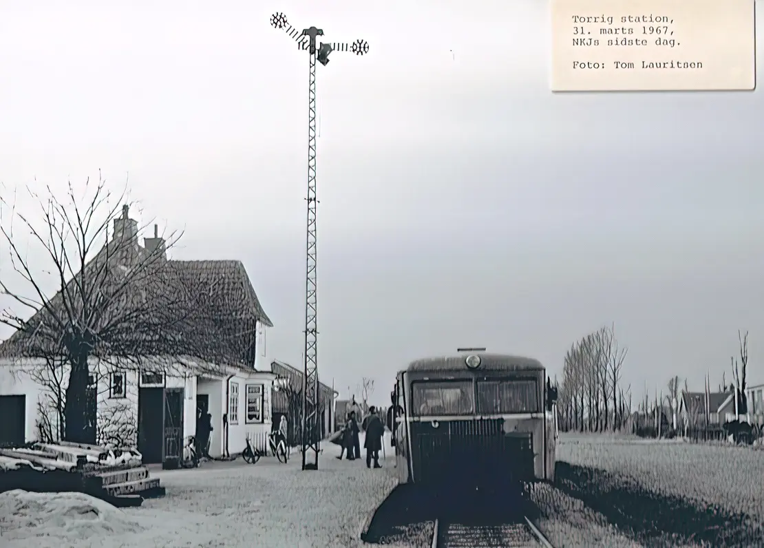 Billede af Torrig Station set fra sporsiden. Billede af Torrig Station set fra sporsiden.