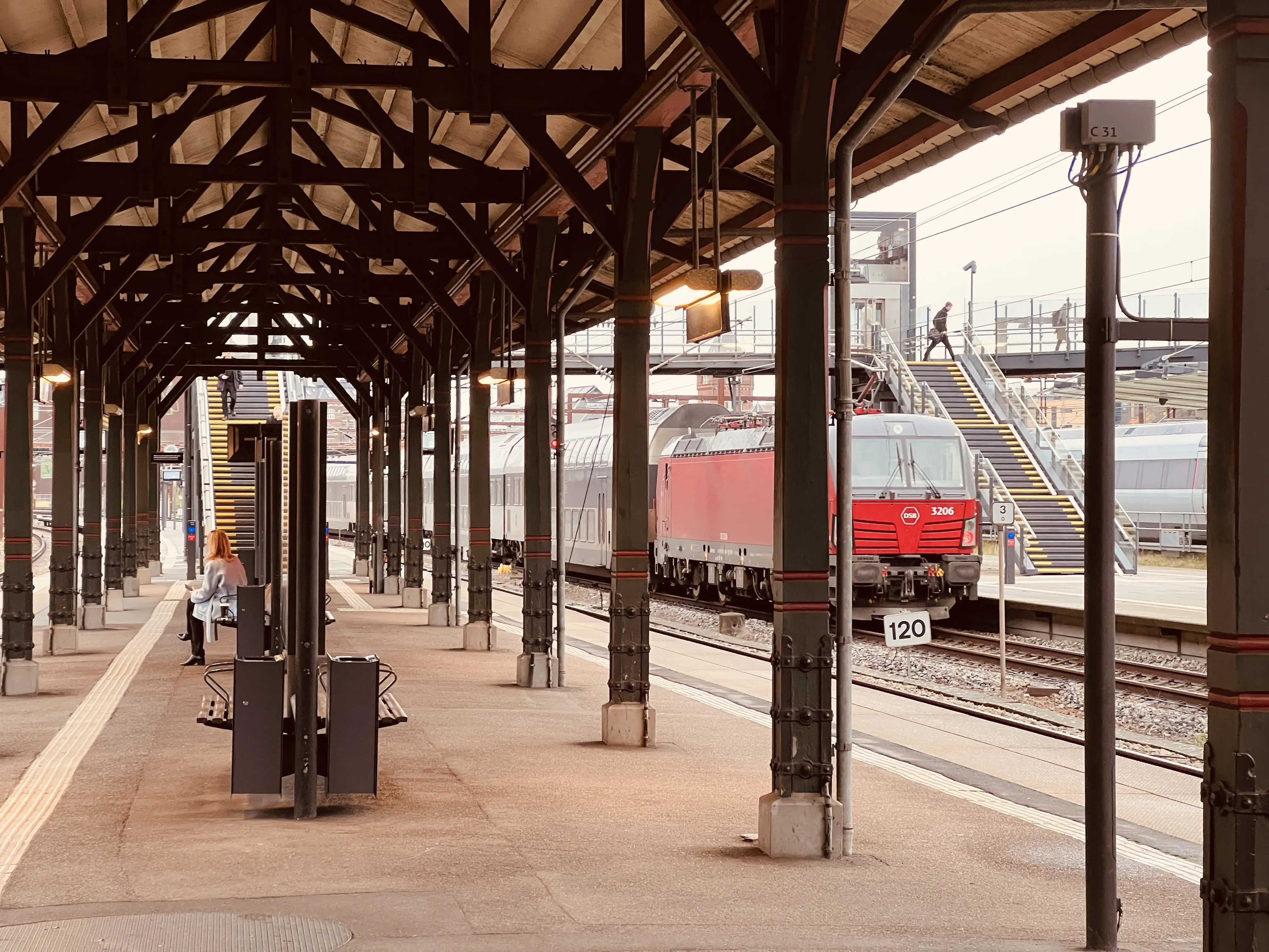 Billede af Vectron EB 3206, der kører ind på Østerport Station. Billede af Vectron EB 3206, der kører ind på Østerport Station.