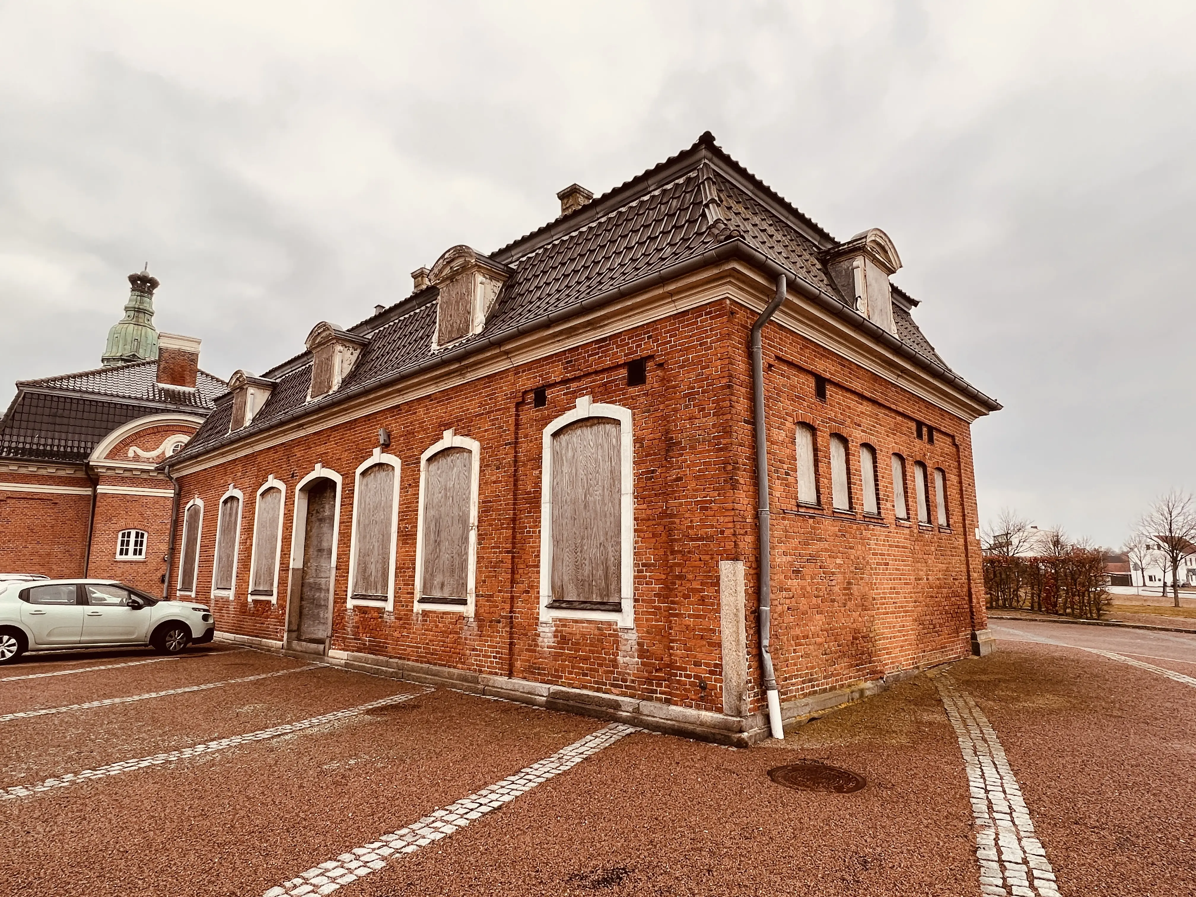 Billede af Korsør Stations varehus.