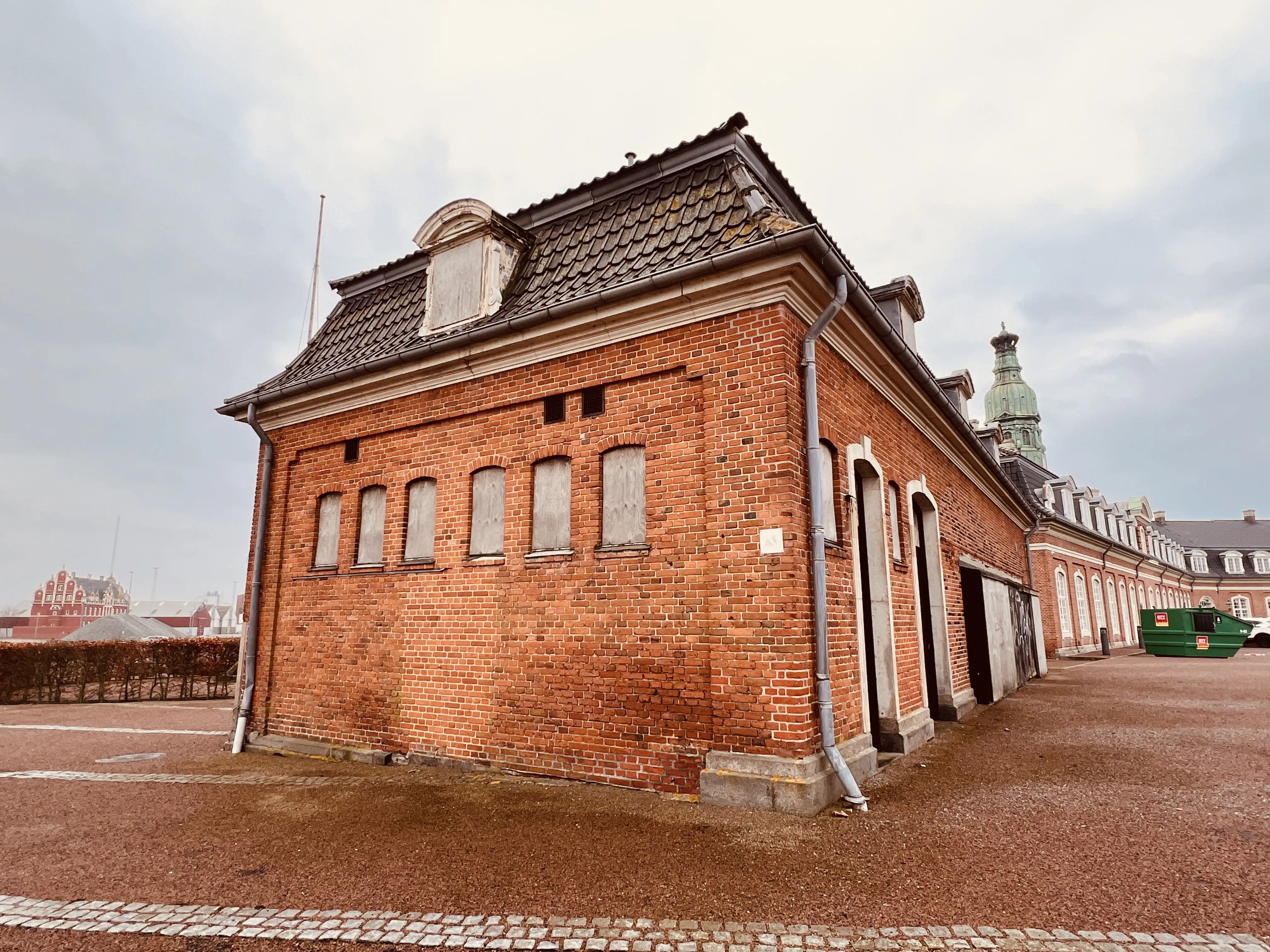 Billede af Korsør Stations varehus.