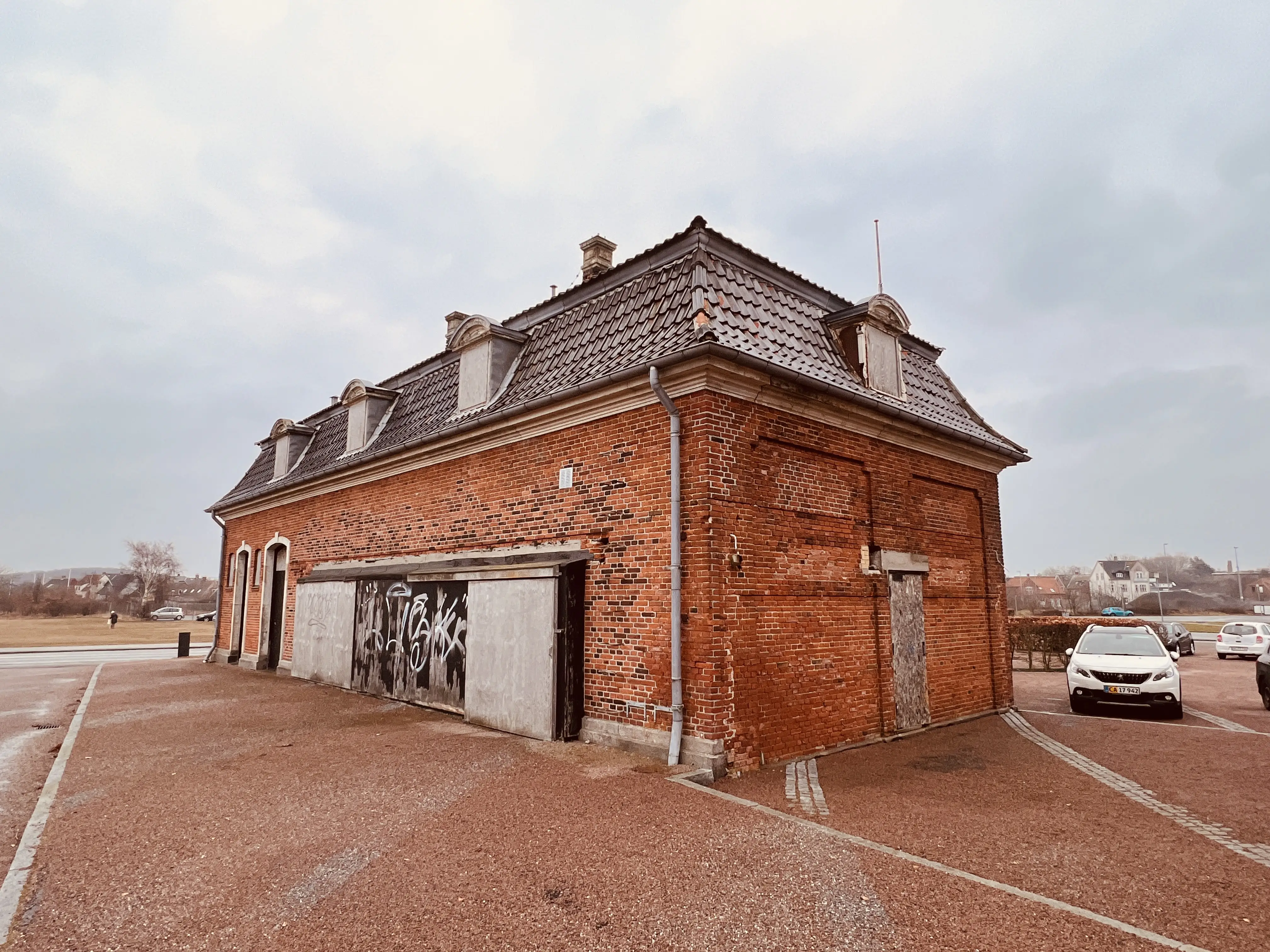 Billede af Korsør Stations varehus.