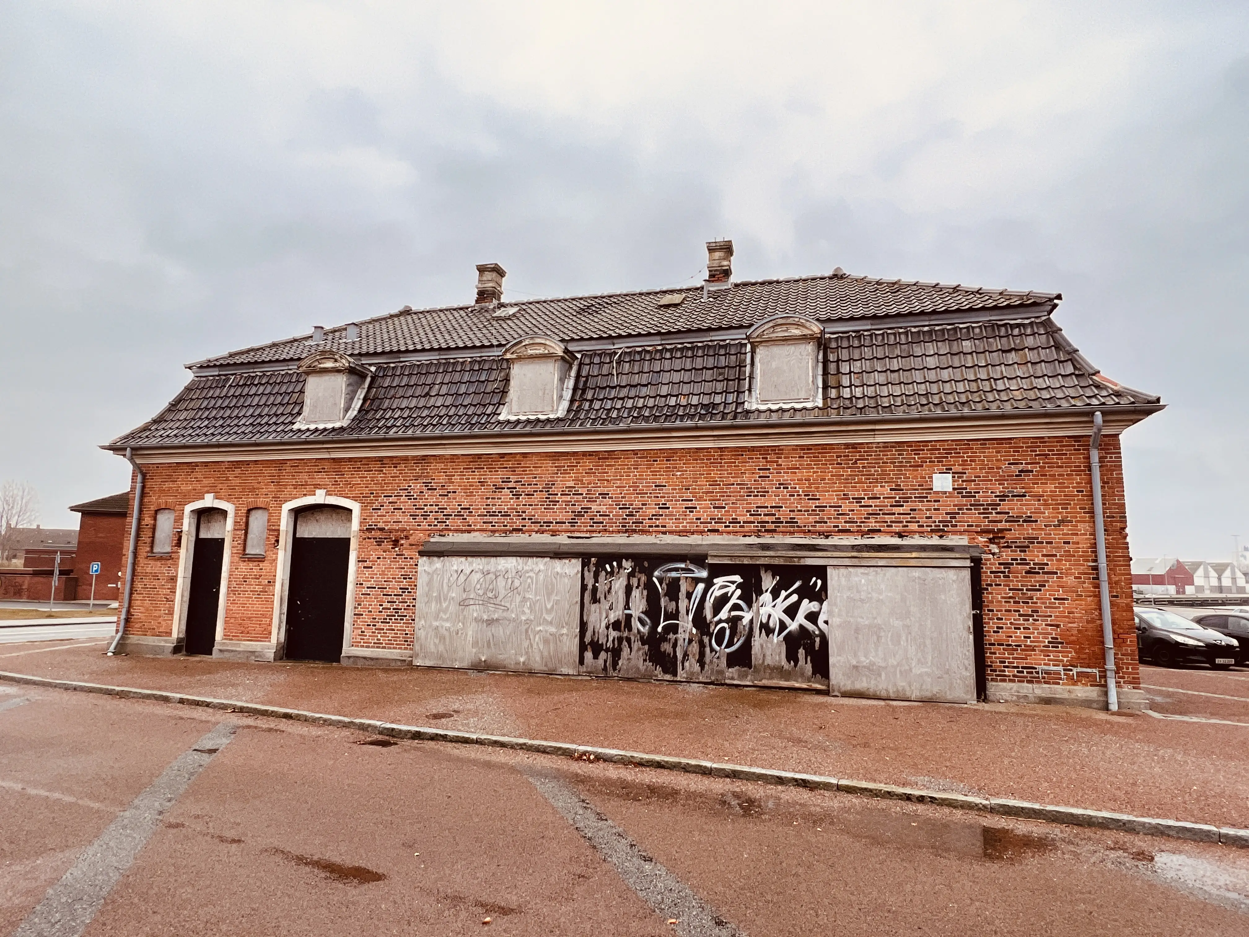 Billede af Korsør Stations varehus.