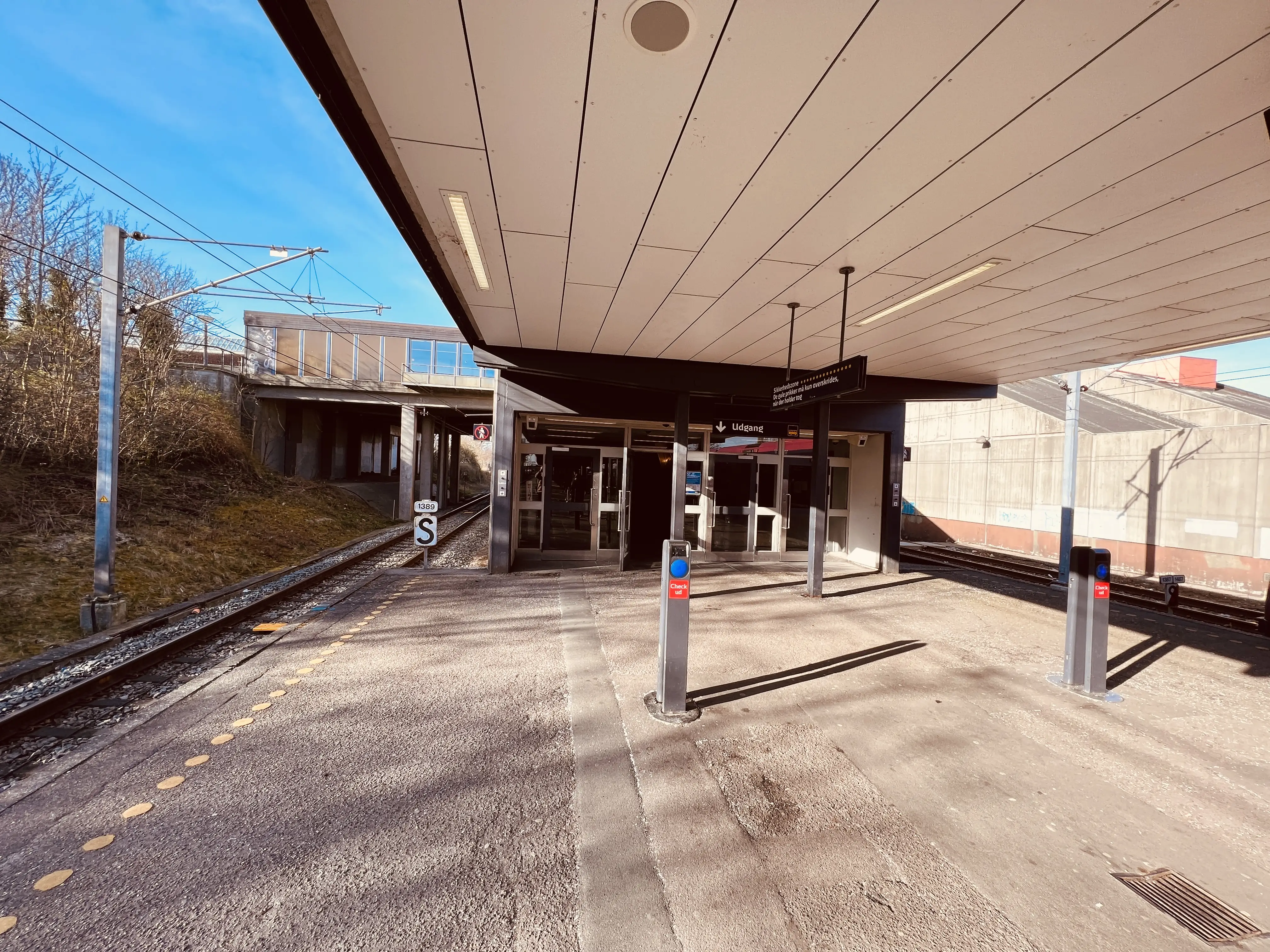 Billede af Hundige S-togsstation. Billede af Hundige S-togsstation.