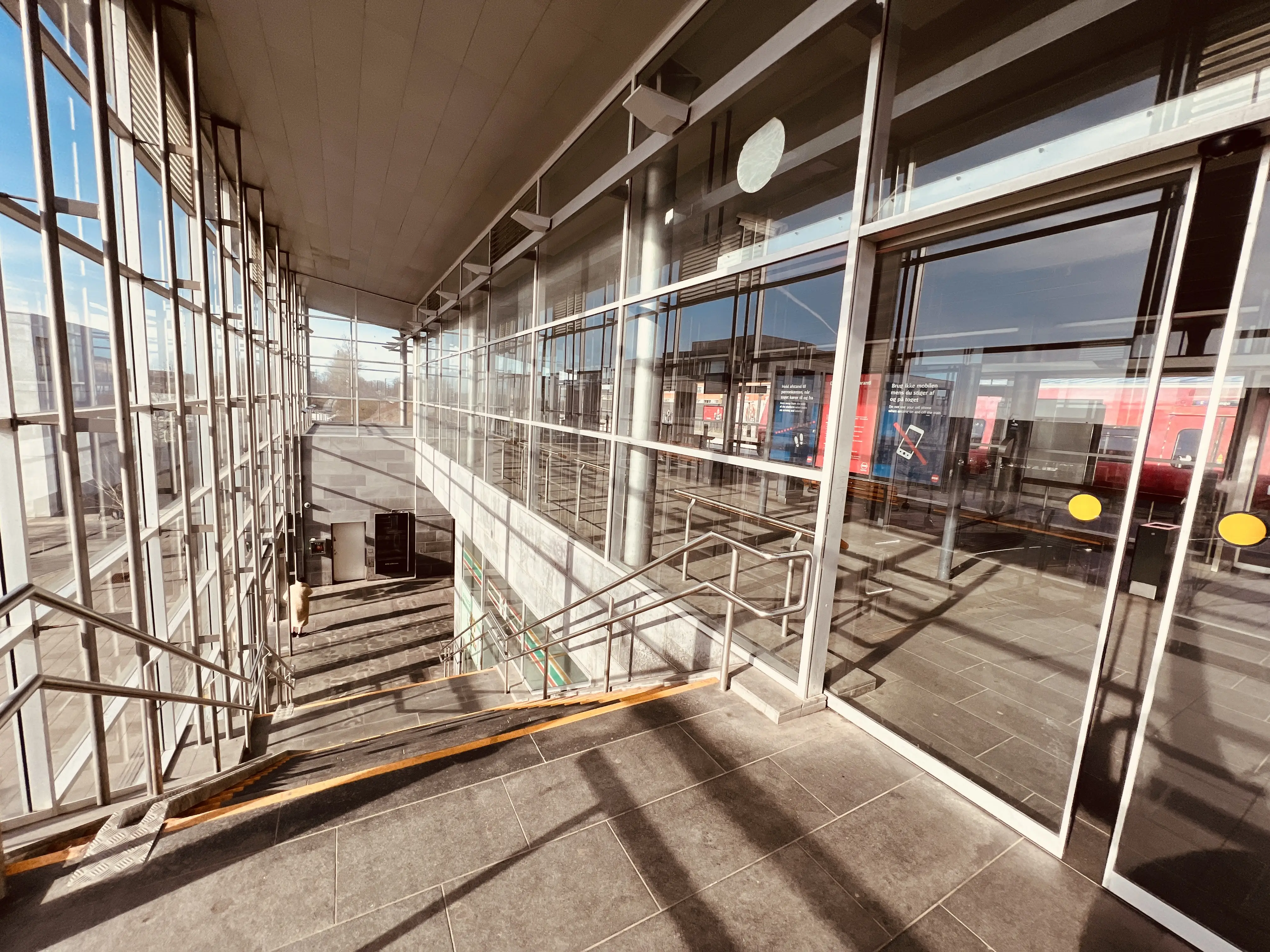 Billede af Ishøj S-togsstation. Billede af Ishøj S-togsstation.