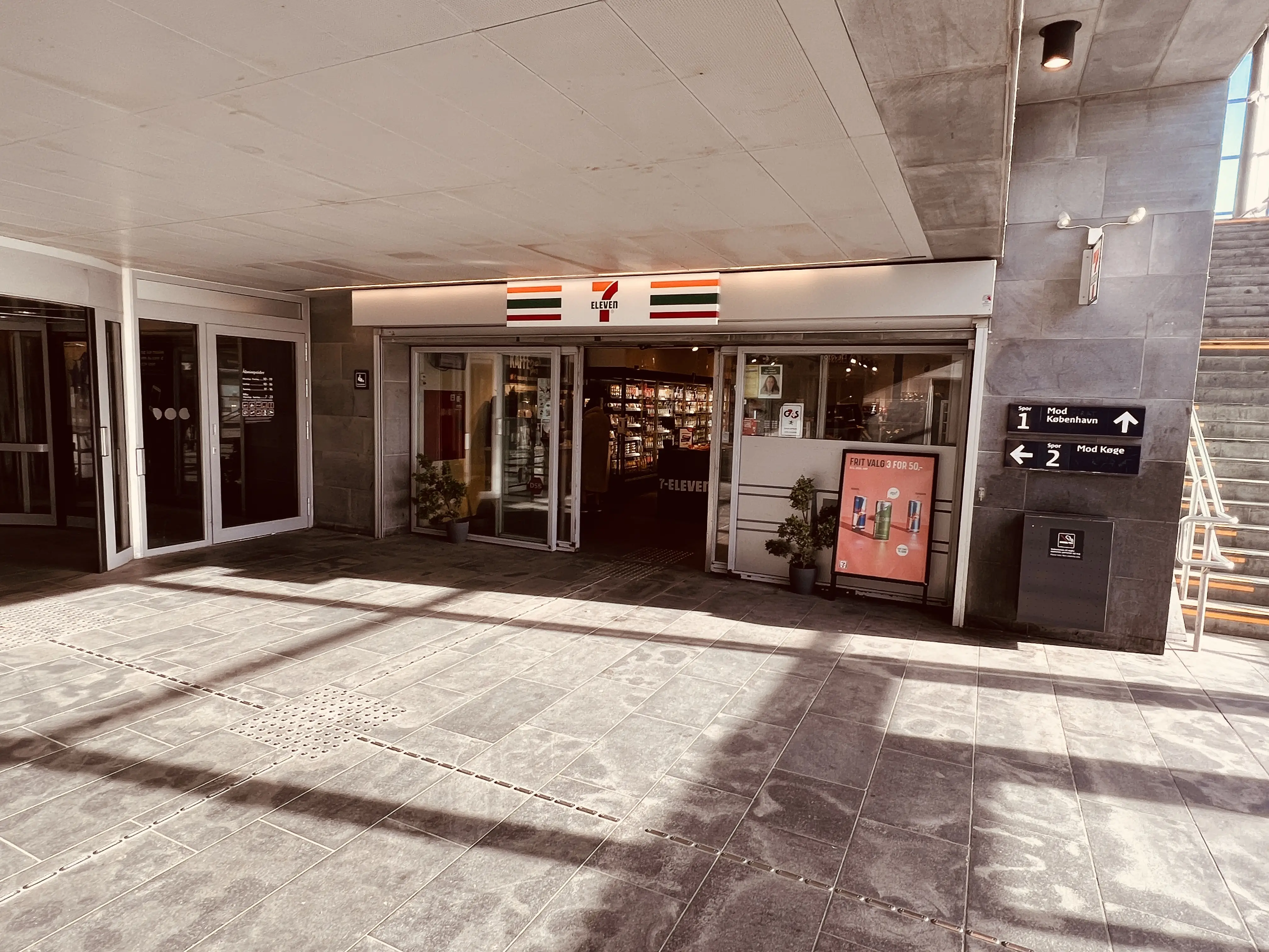 Billede af Ishøj S-togsstation. Billede af Ishøj S-togsstation.