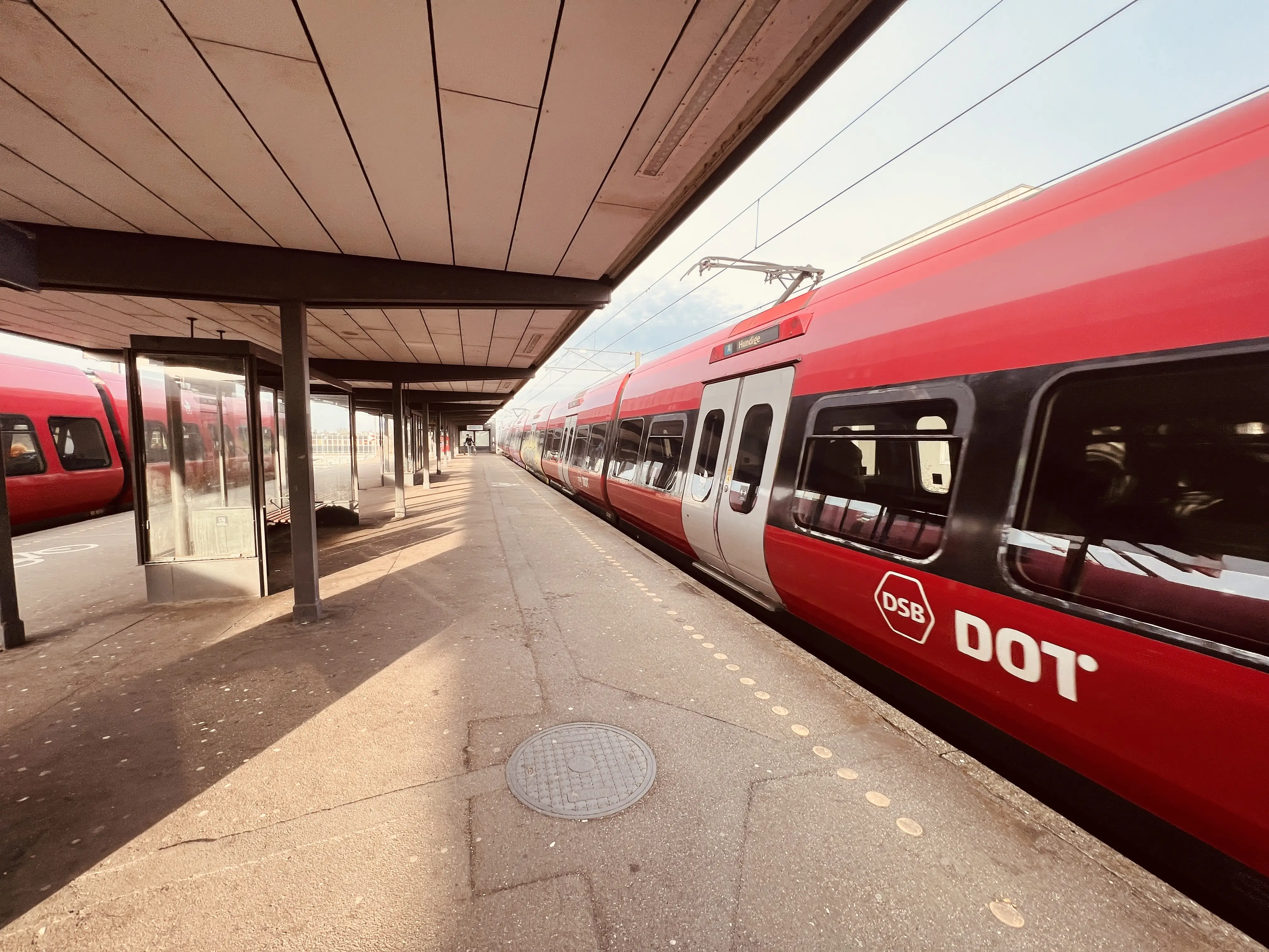 Billede af tog ud for Friheden S-togstrinbræt. Billede af tog ud for Friheden S-togstrinbræt.